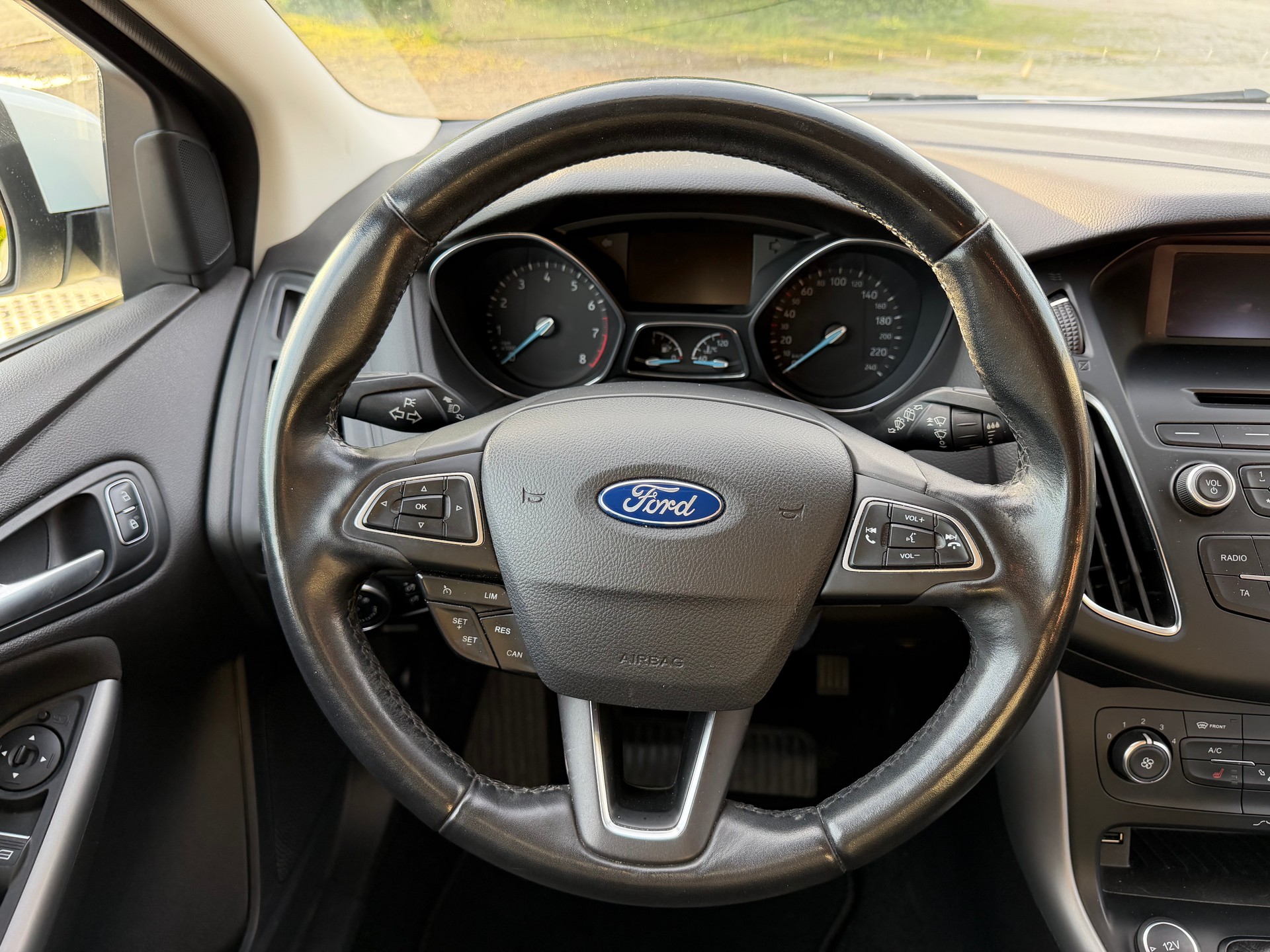 FORD Focus 1.0 SCTi Trend-image-9