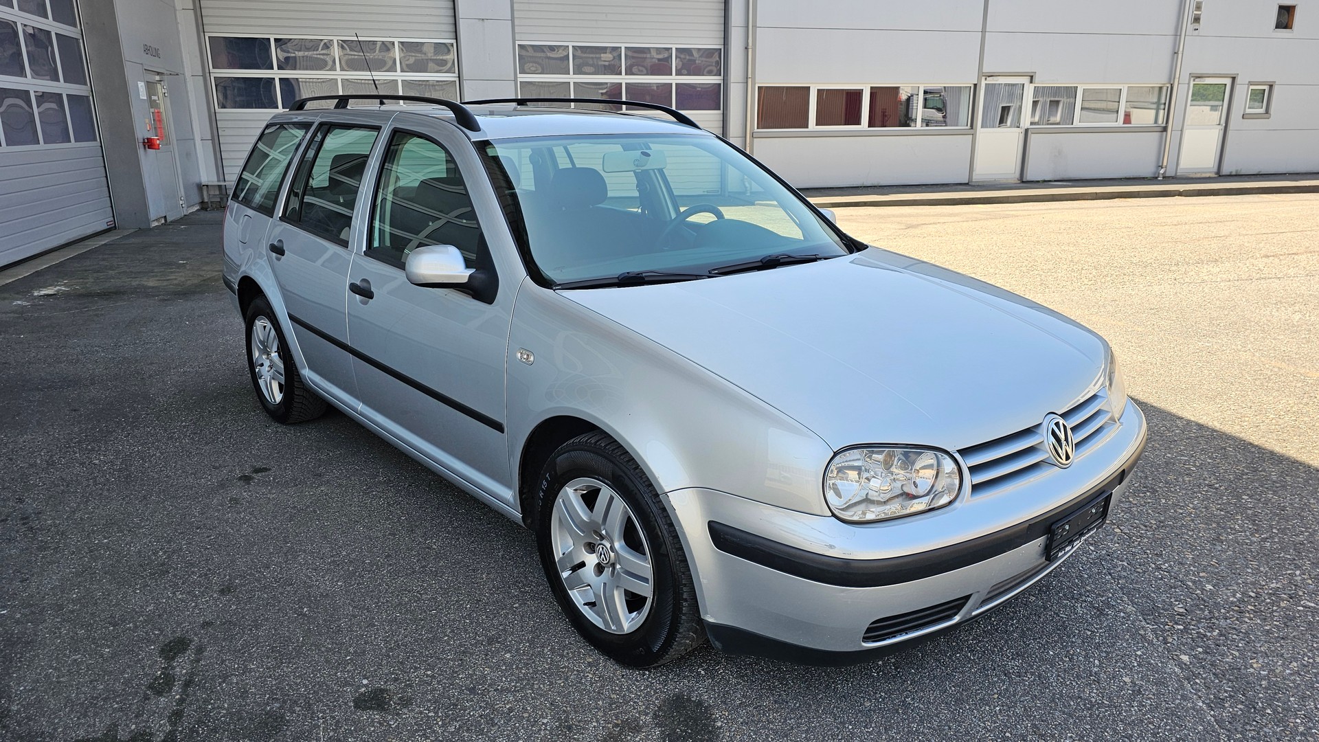 VW Golf 1.6 Comfortline Automatic-image-2