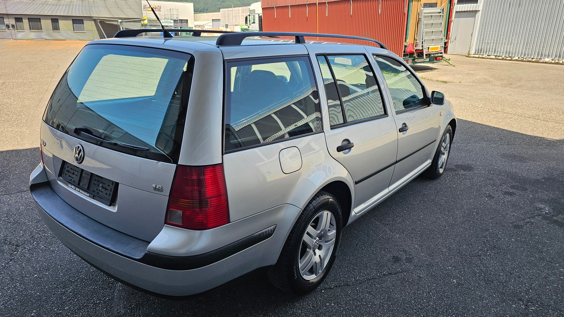 VW Golf 1.6 Comfortline Automatic-image-3