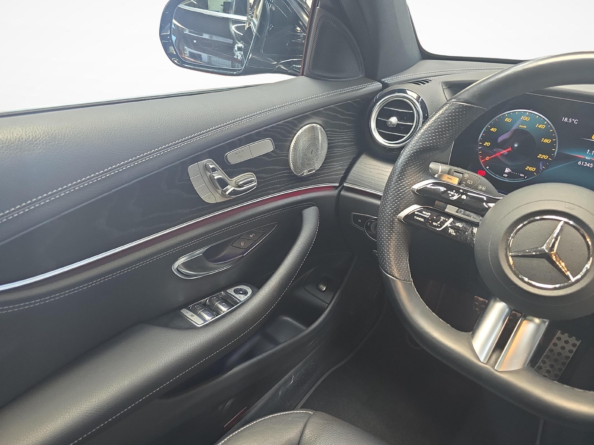 MERCEDES-BENZ E 450 4MATIC T-Modell AMG Line-image-7