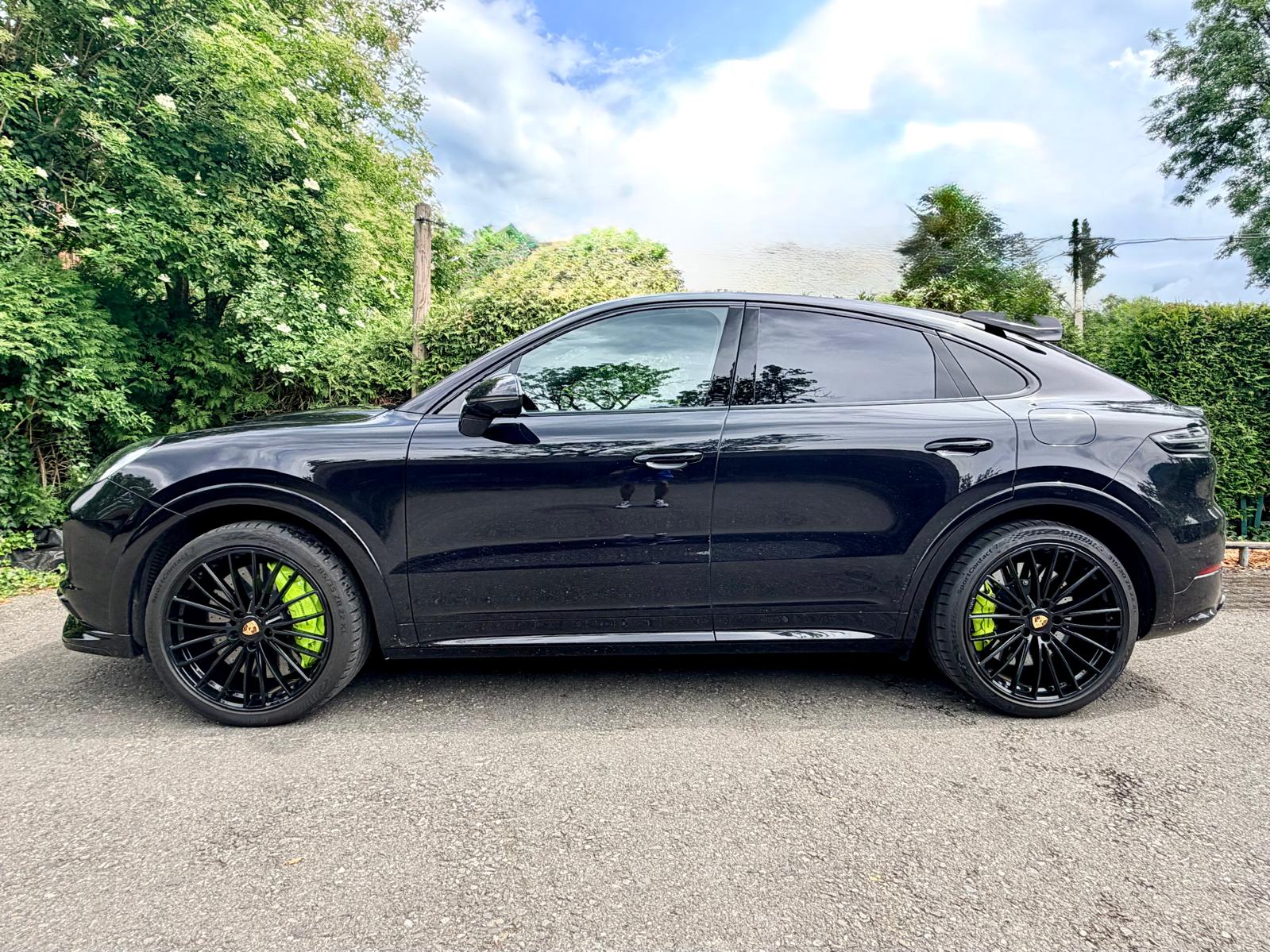 PORSCHE 4.0 V8 Turbo S E-Hybrid Coupé-image-2