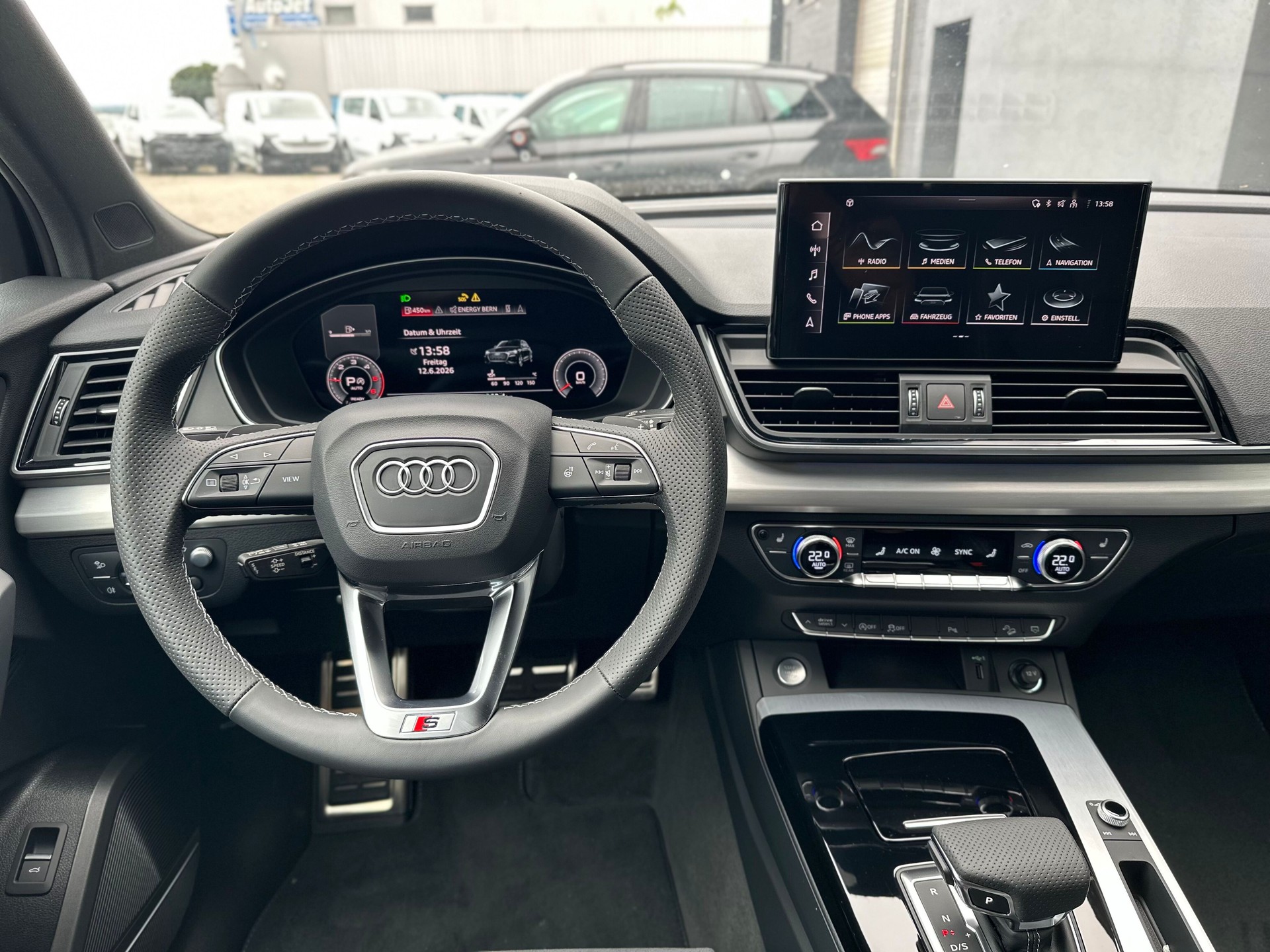 AUDI Q5 40 TDI S-line quattro S-tronic-image-6