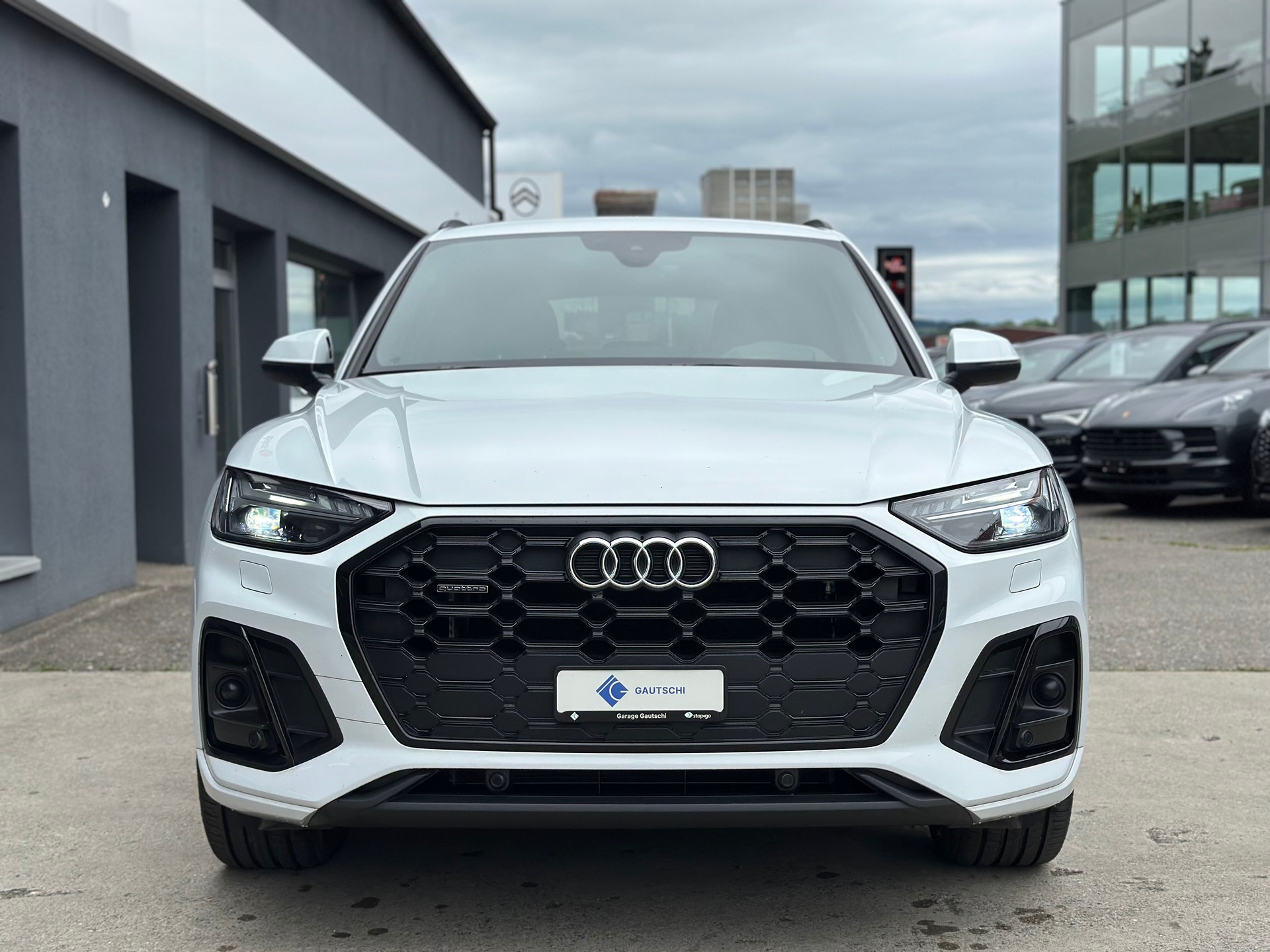 AUDI Q5 40 TDI S-line quattro S-tronic-image-1