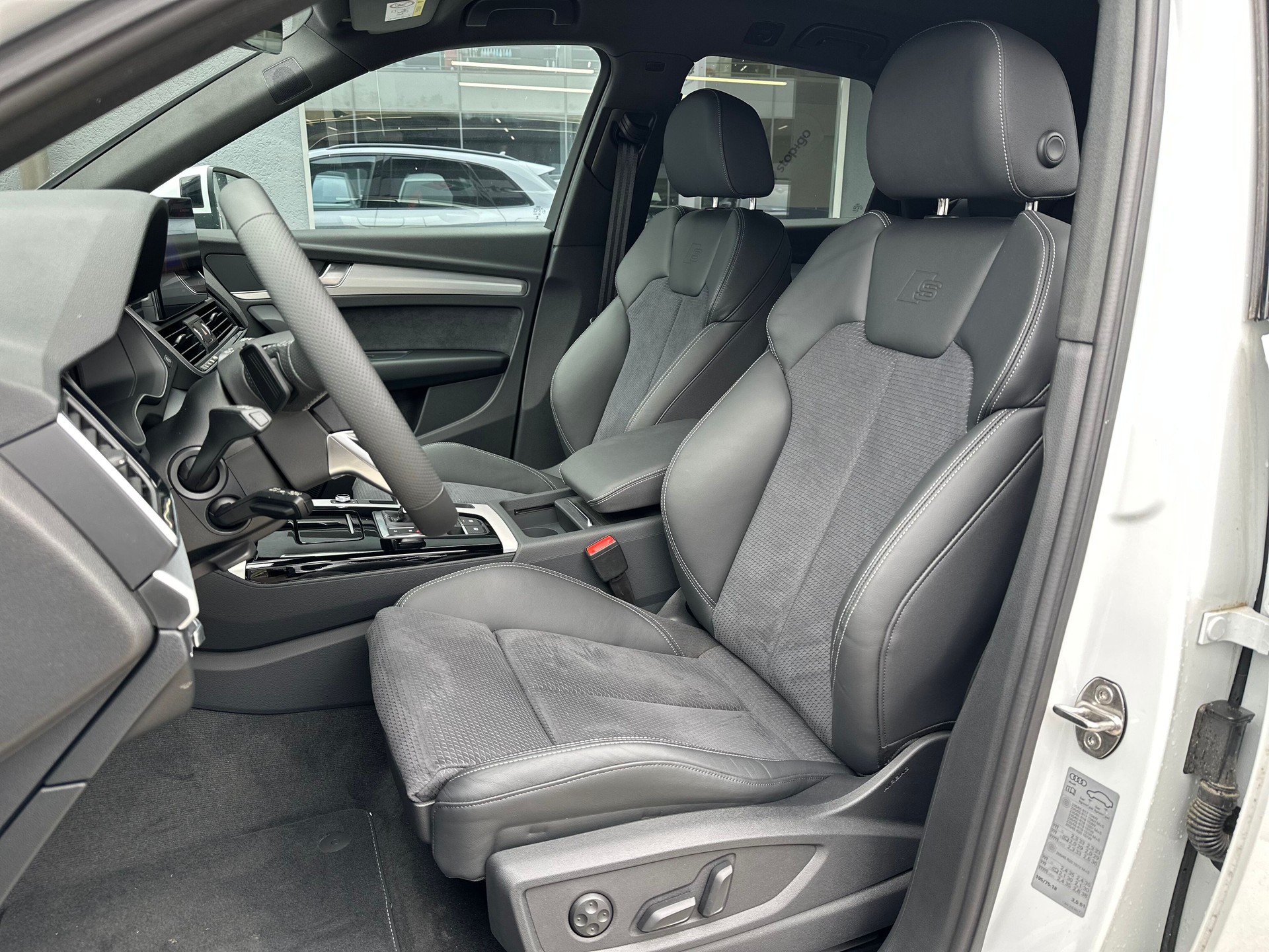 AUDI Q5 40 TDI S-line quattro S-tronic-image-4