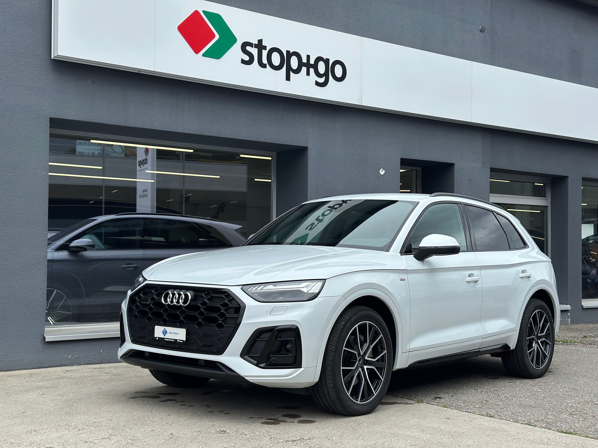AUDI Q5 40 TDI S-line quattro S-tronic-image-0