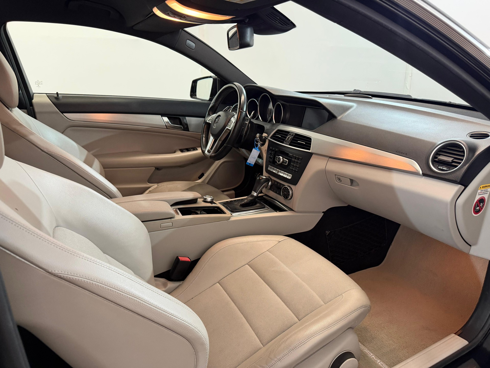MERCEDES-BENZ C 250 BlueEF Coupé-image-9