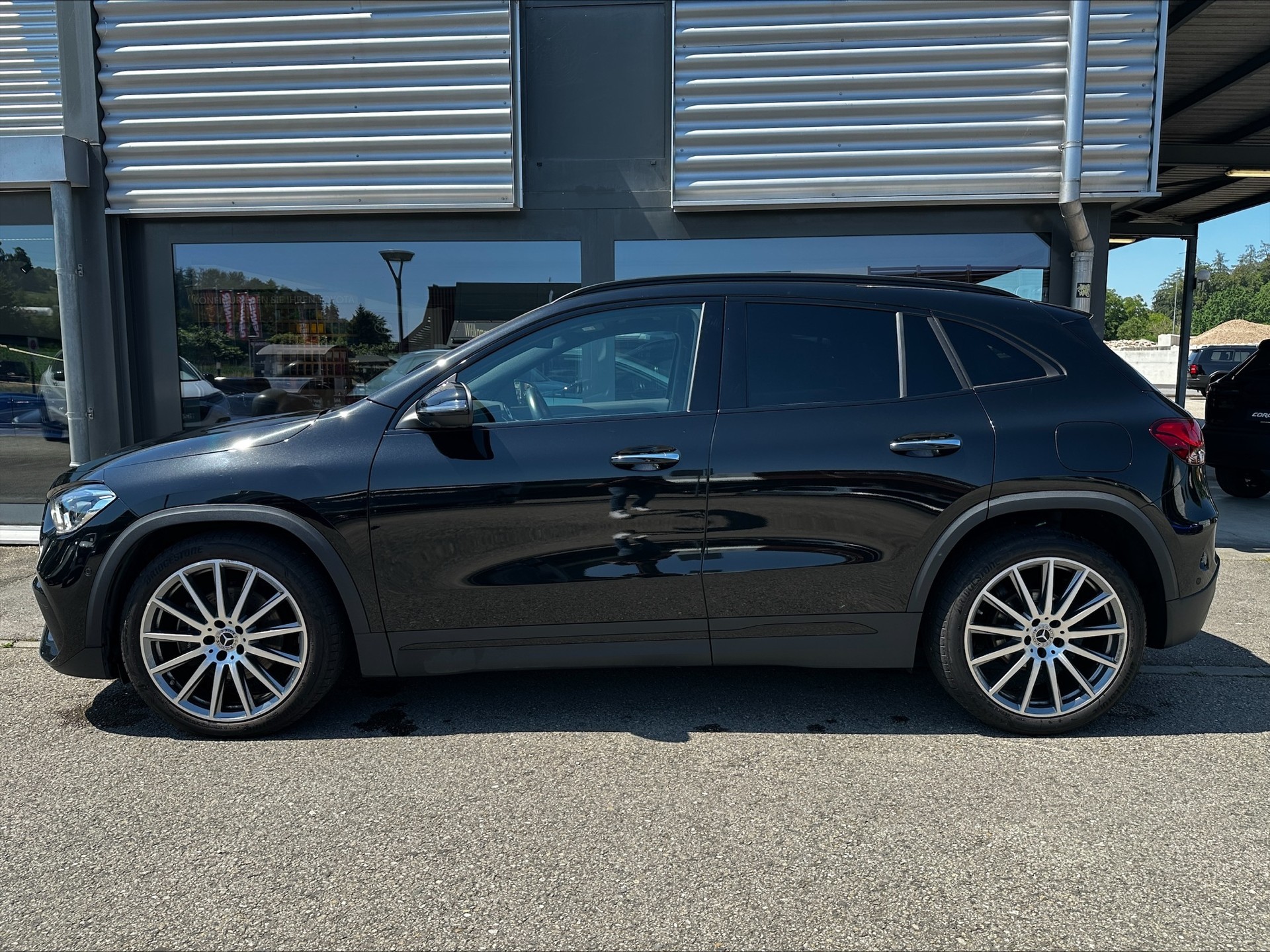 MERCEDES-BENZ GLA 200 AMG Line 7G-DCT-showroom-element-1