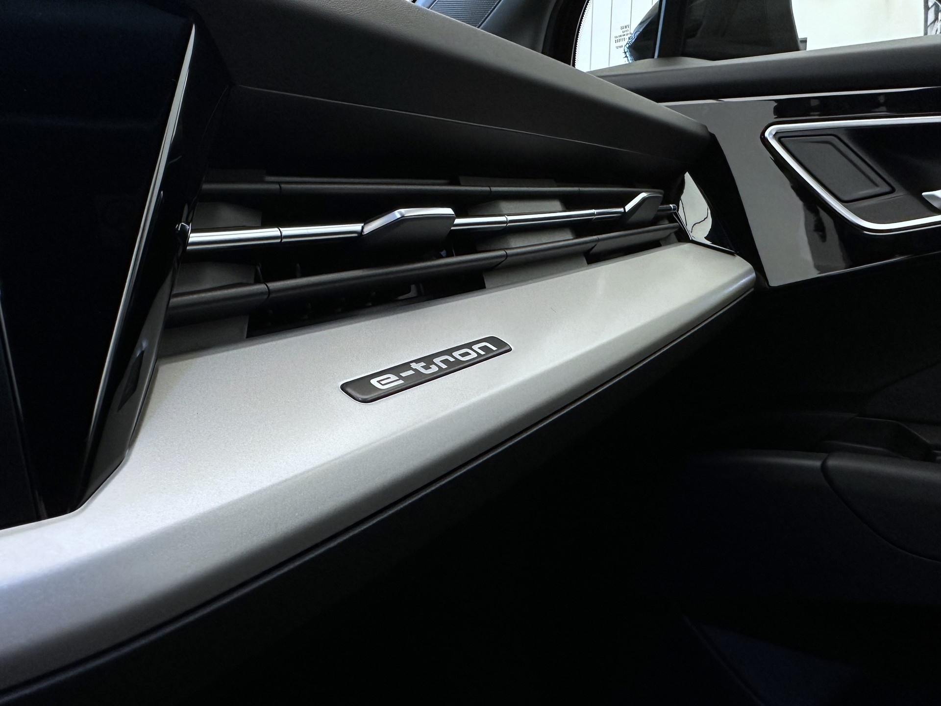 AUDI Q4 e-tron 45 Attraction quattro-image-19