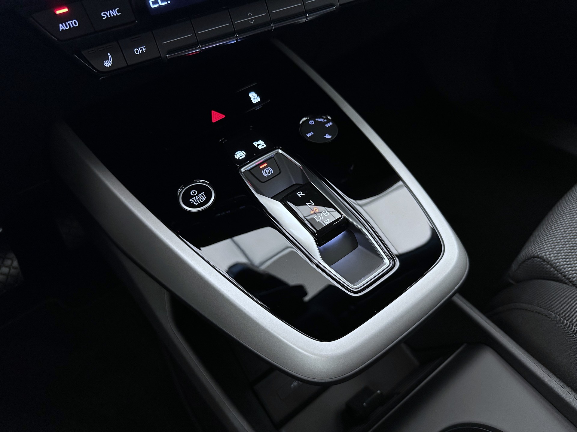 AUDI Q4 e-tron 45 Attraction quattro-image-13