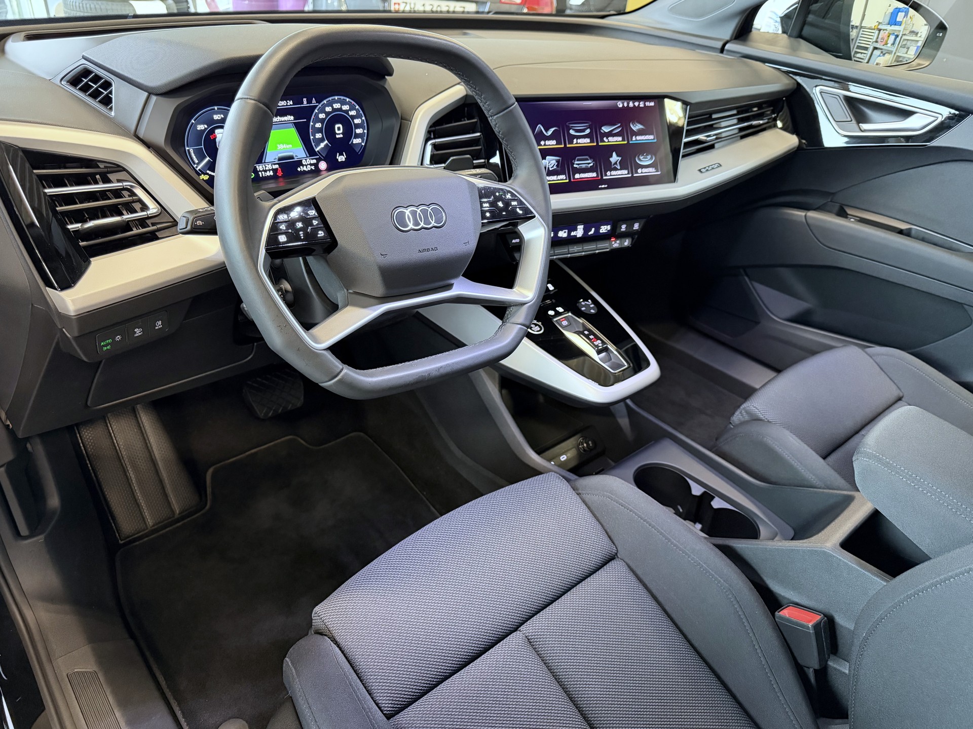 AUDI Q4 e-tron 45 Attraction quattro-image-6