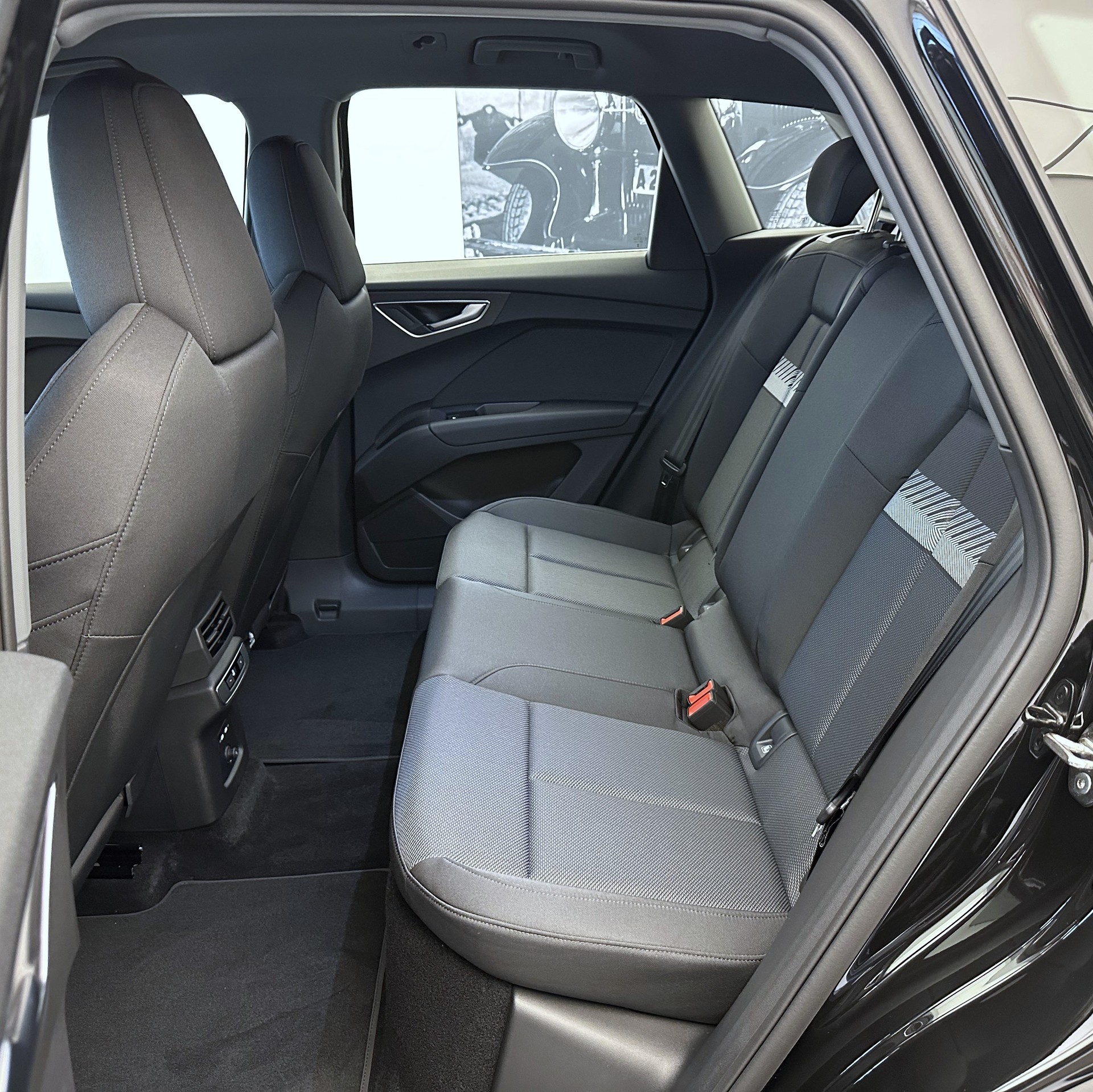 AUDI Q4 e-tron 45 Attraction quattro-image-20