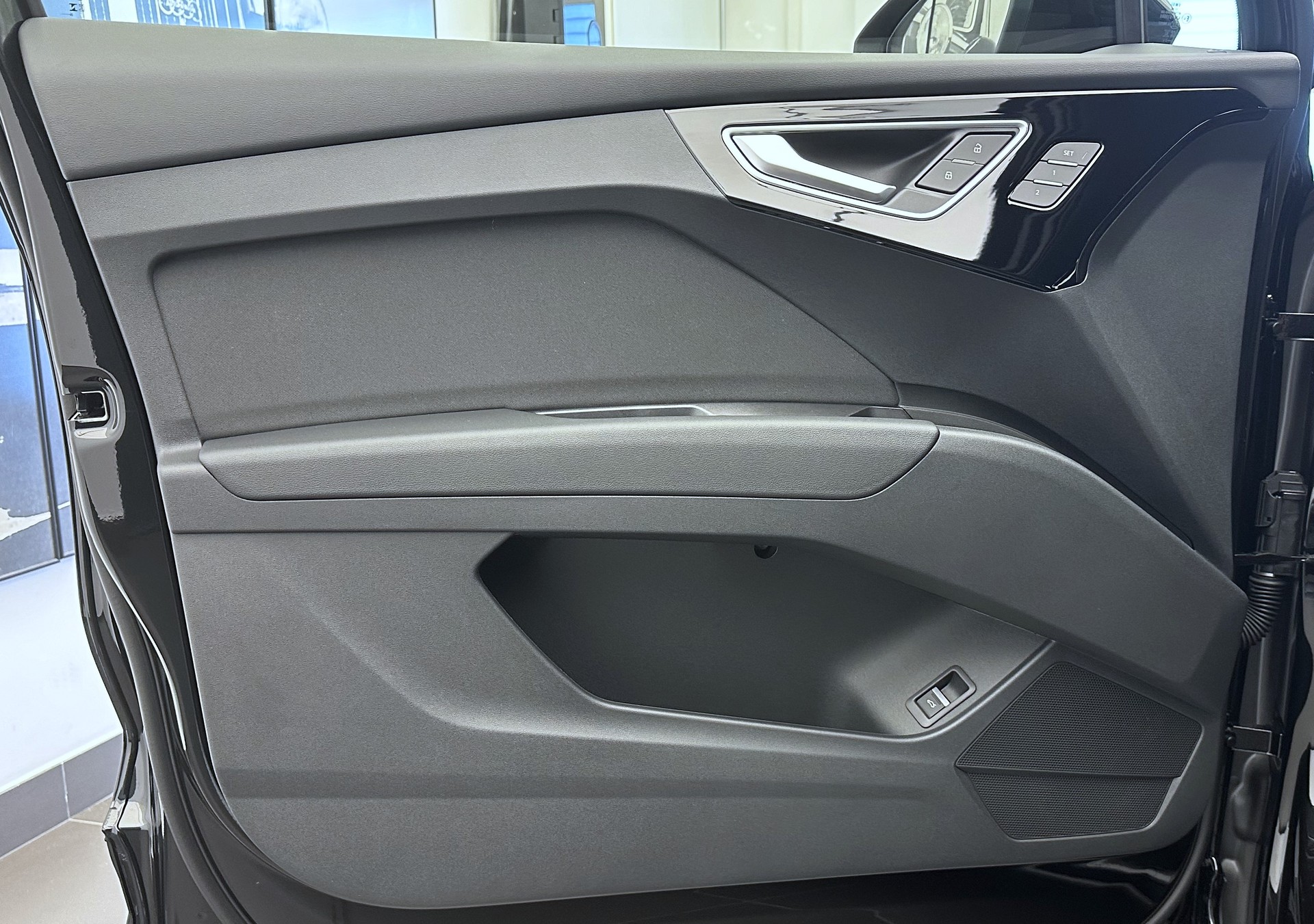 AUDI Q4 e-tron 45 Attraction quattro-image-3