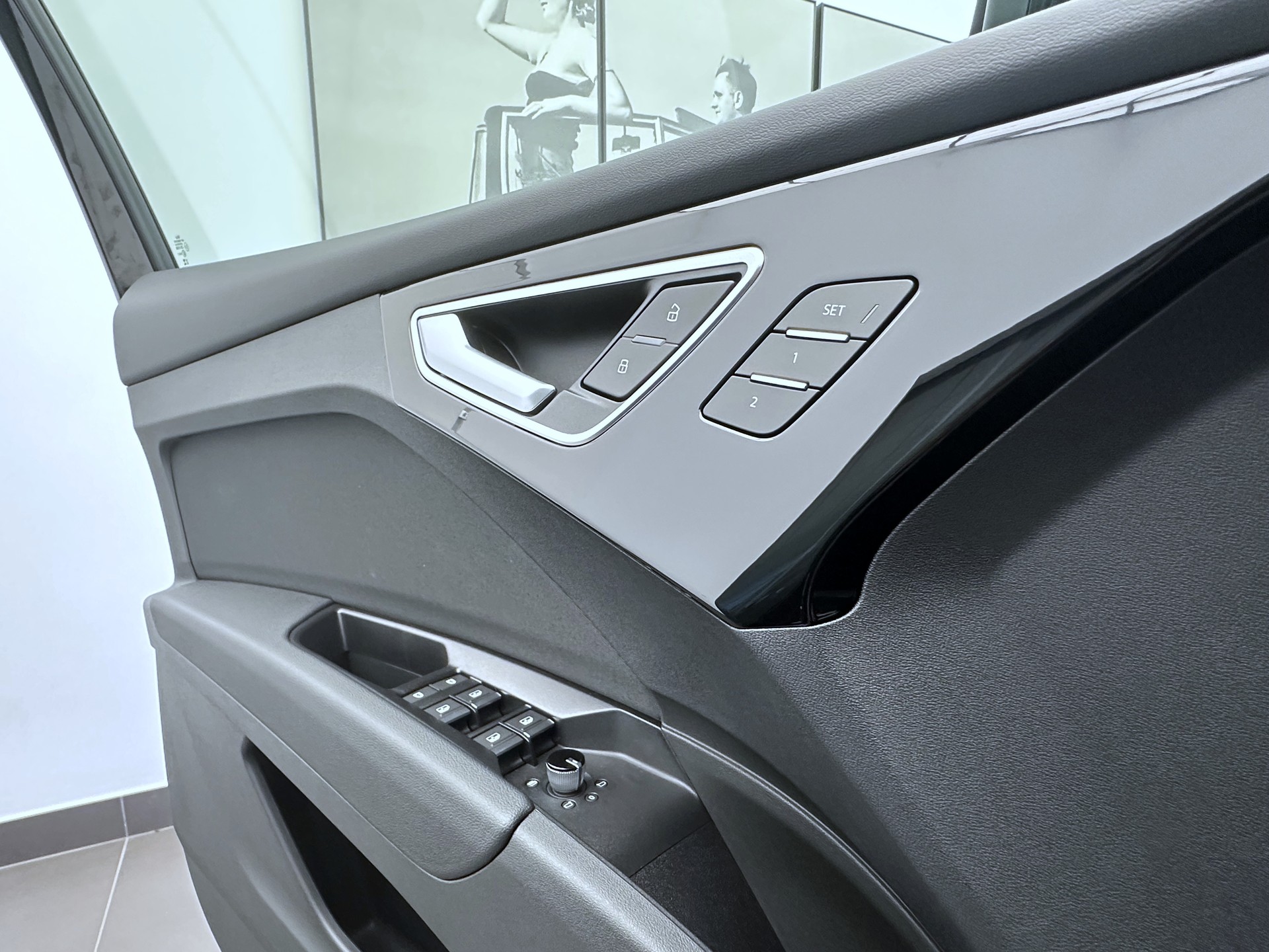 AUDI Q4 e-tron 45 Attraction quattro-image-4