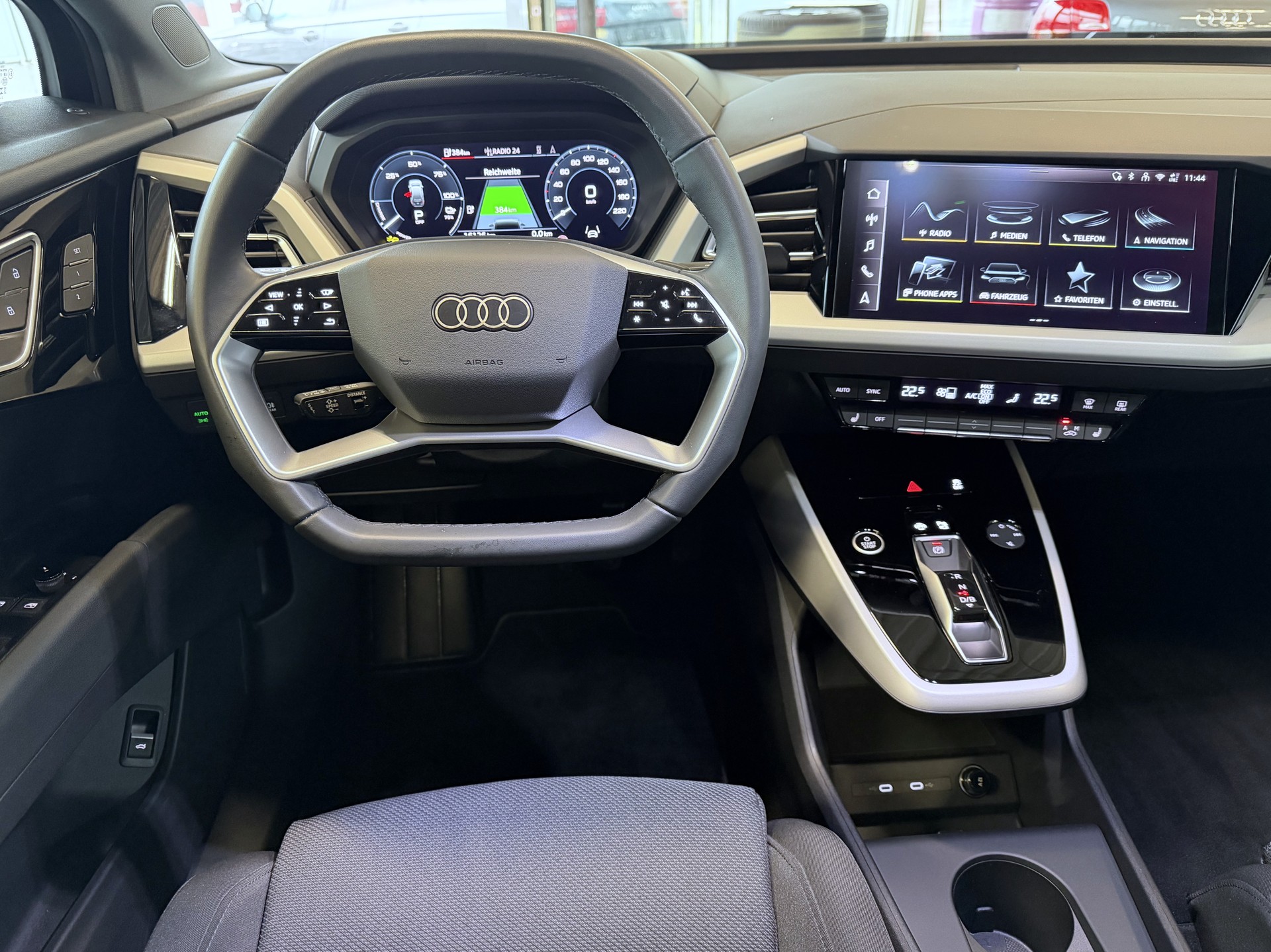 AUDI Q4 e-tron 45 Attraction quattro-image-7