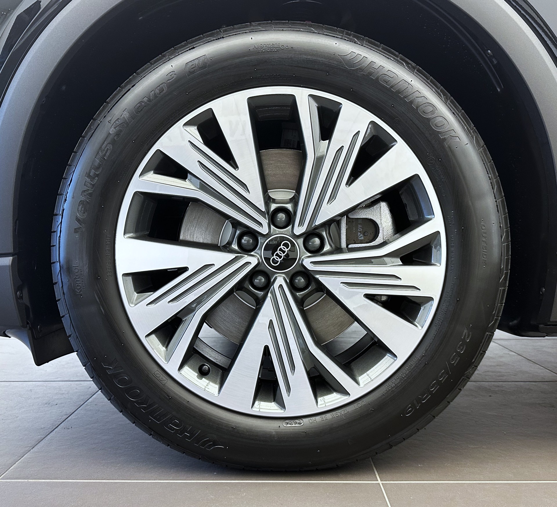 AUDI Q4 e-tron 45 Attraction quattro-image-2