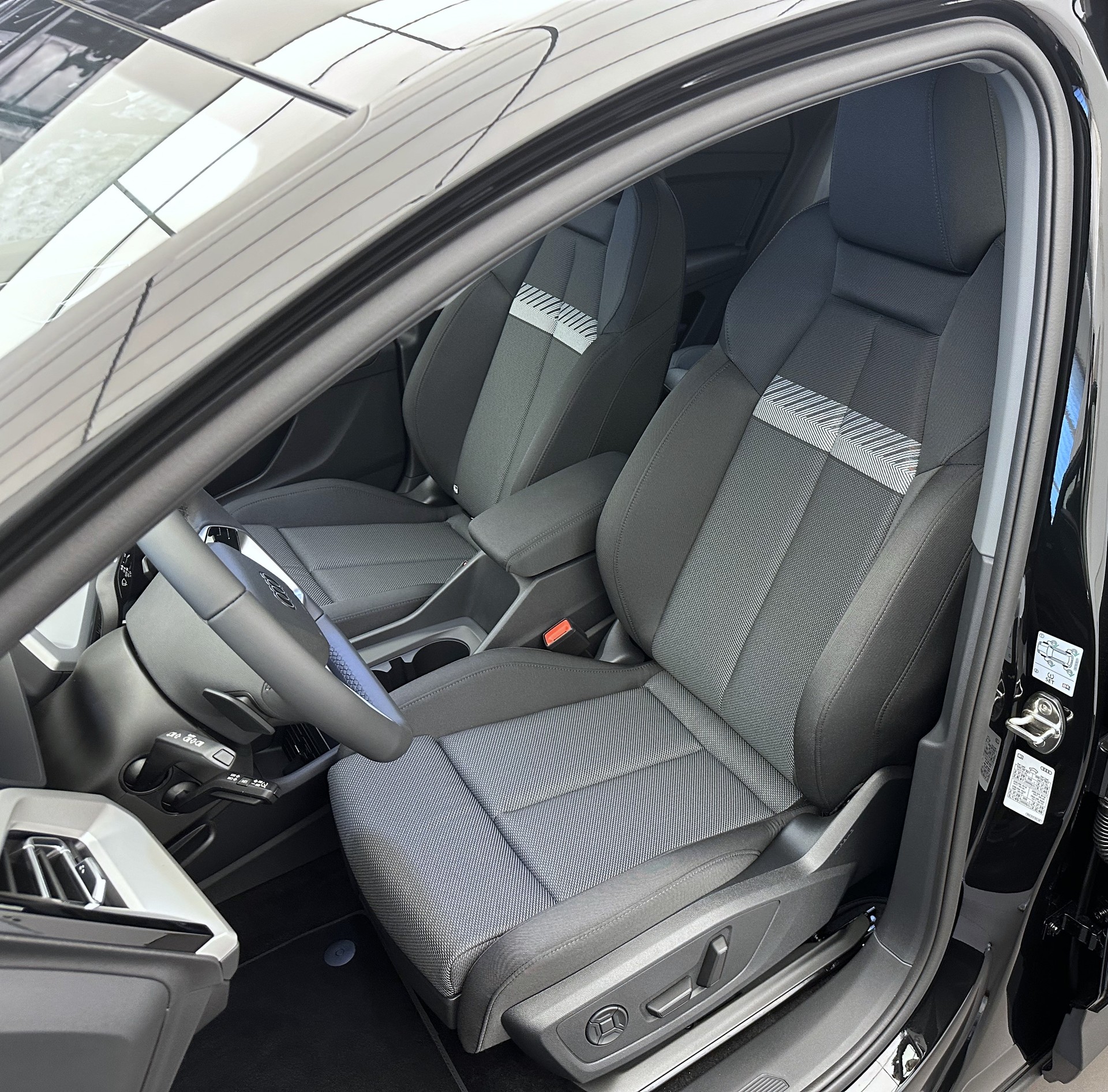 AUDI Q4 e-tron 45 Attraction quattro-image-5