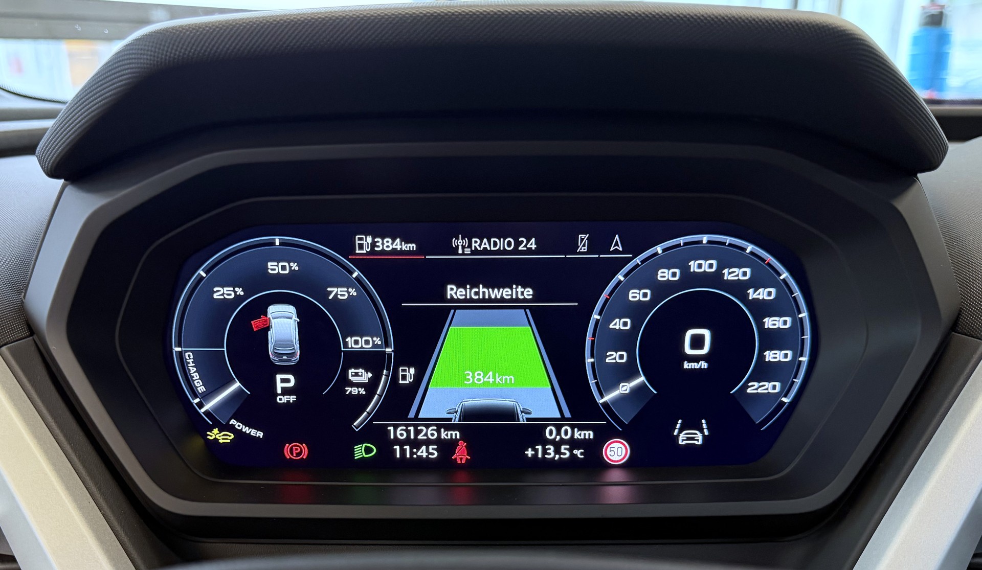 AUDI Q4 e-tron 45 Attraction quattro-image-8