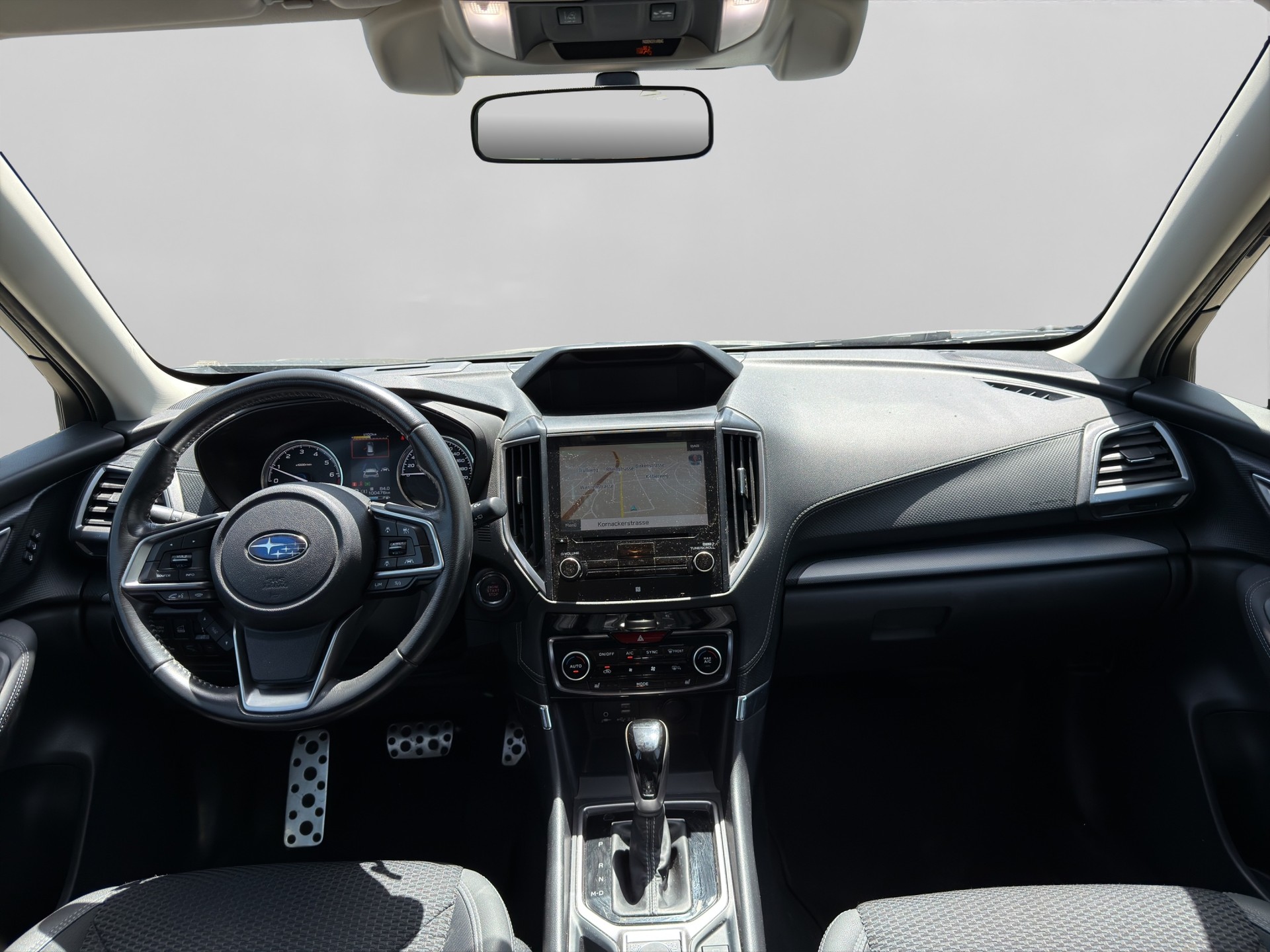 SUBARU Forester 2.0i e-Boxer Luxury Lineartronic-image-11