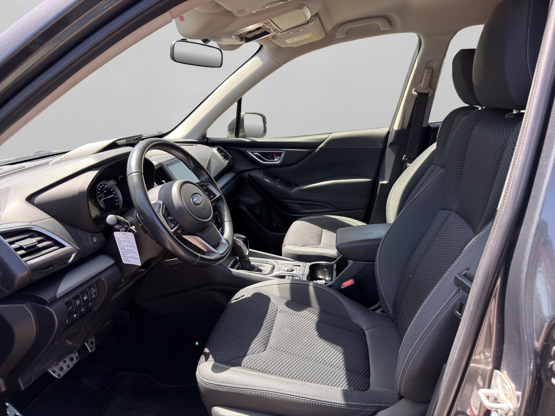SUBARU Forester 2.0i e-Boxer Luxury Lineartronic-image-8