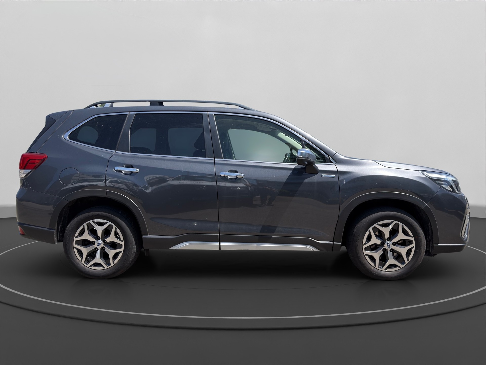 SUBARU Forester 2.0i e-Boxer Luxury Lineartronic-image-5