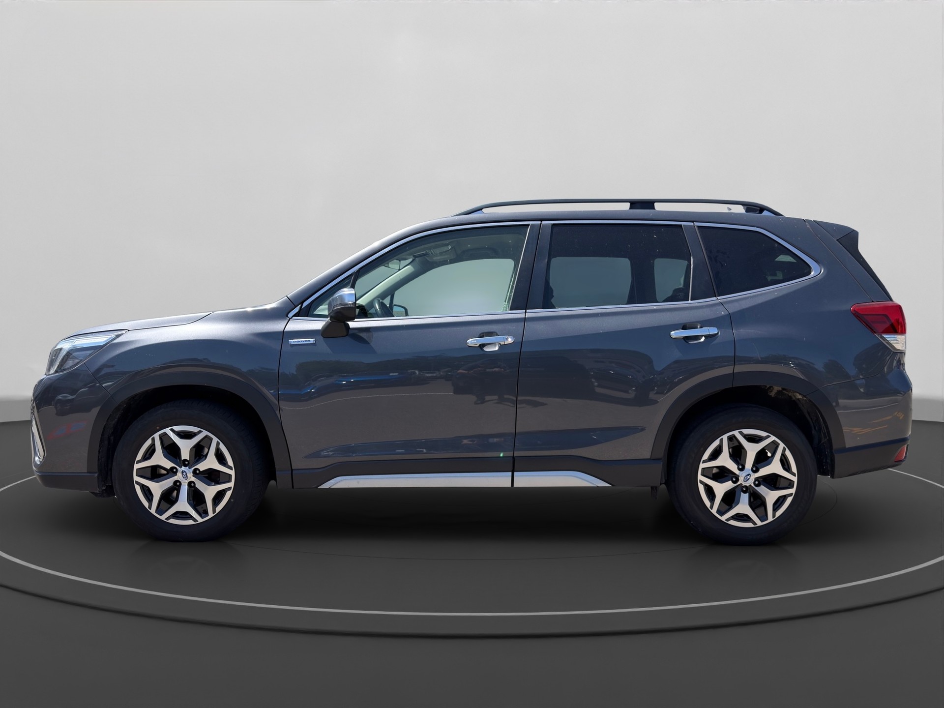 SUBARU Forester 2.0i e-Boxer Luxury Lineartronic-image-1