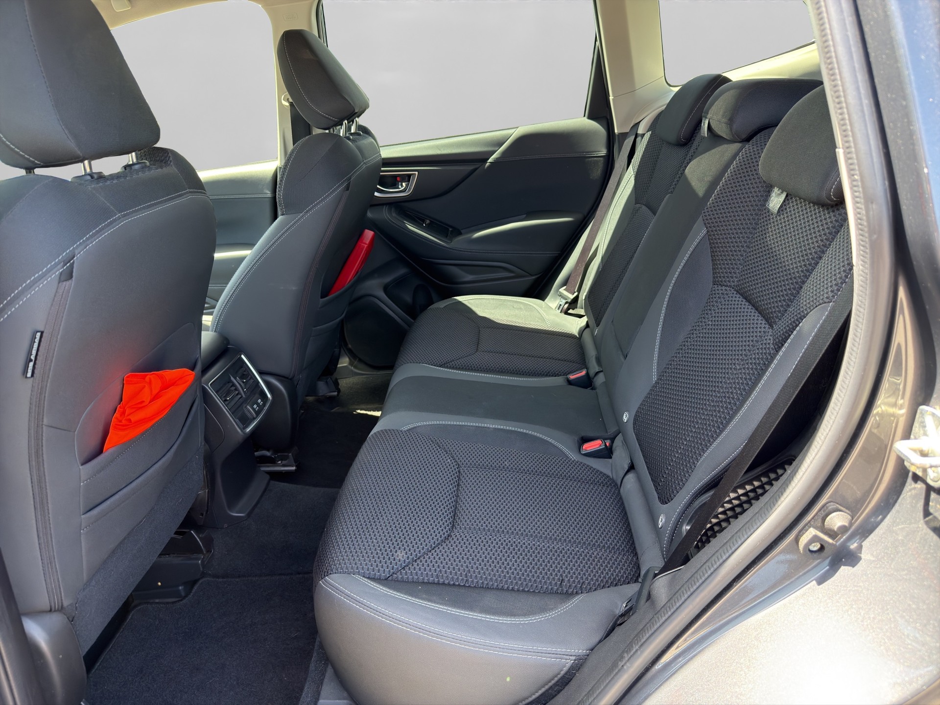 SUBARU Forester 2.0i e-Boxer Luxury Lineartronic-image-10