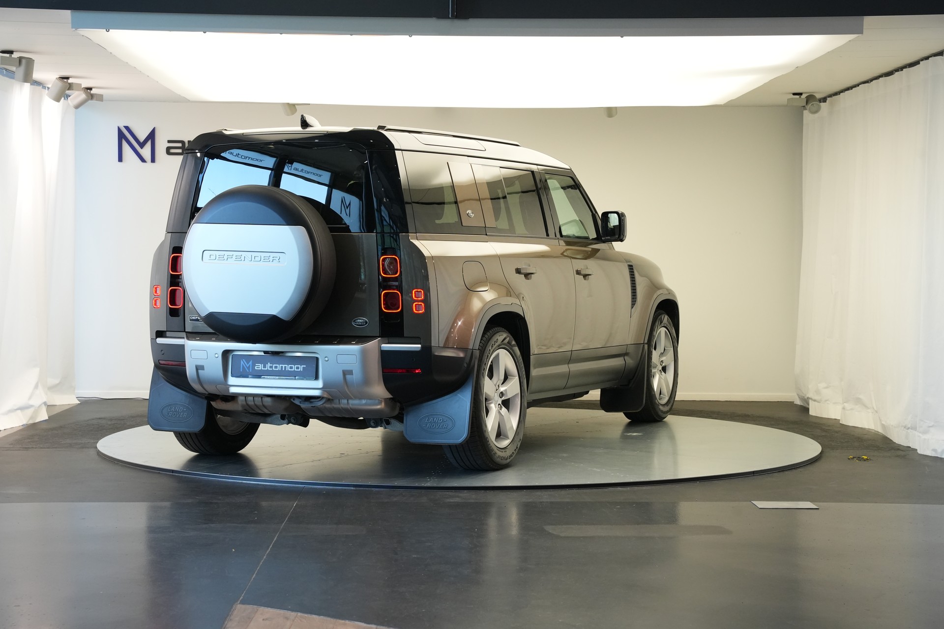 LAND ROVER Defender 110 D240 SD4 First Edition AT8 *CH-Fahrzeug*-image-4
