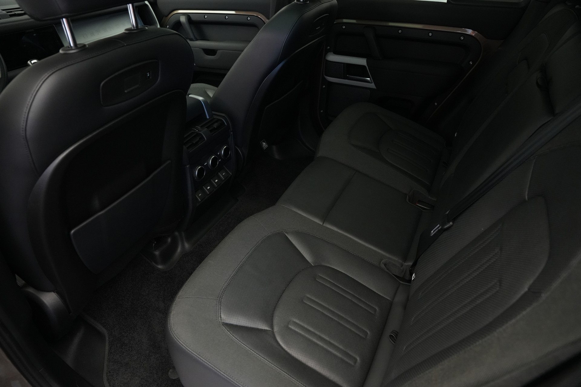 LAND ROVER Defender 110 D240 SD4 First Edition AT8 *CH-Fahrzeug*-image-13