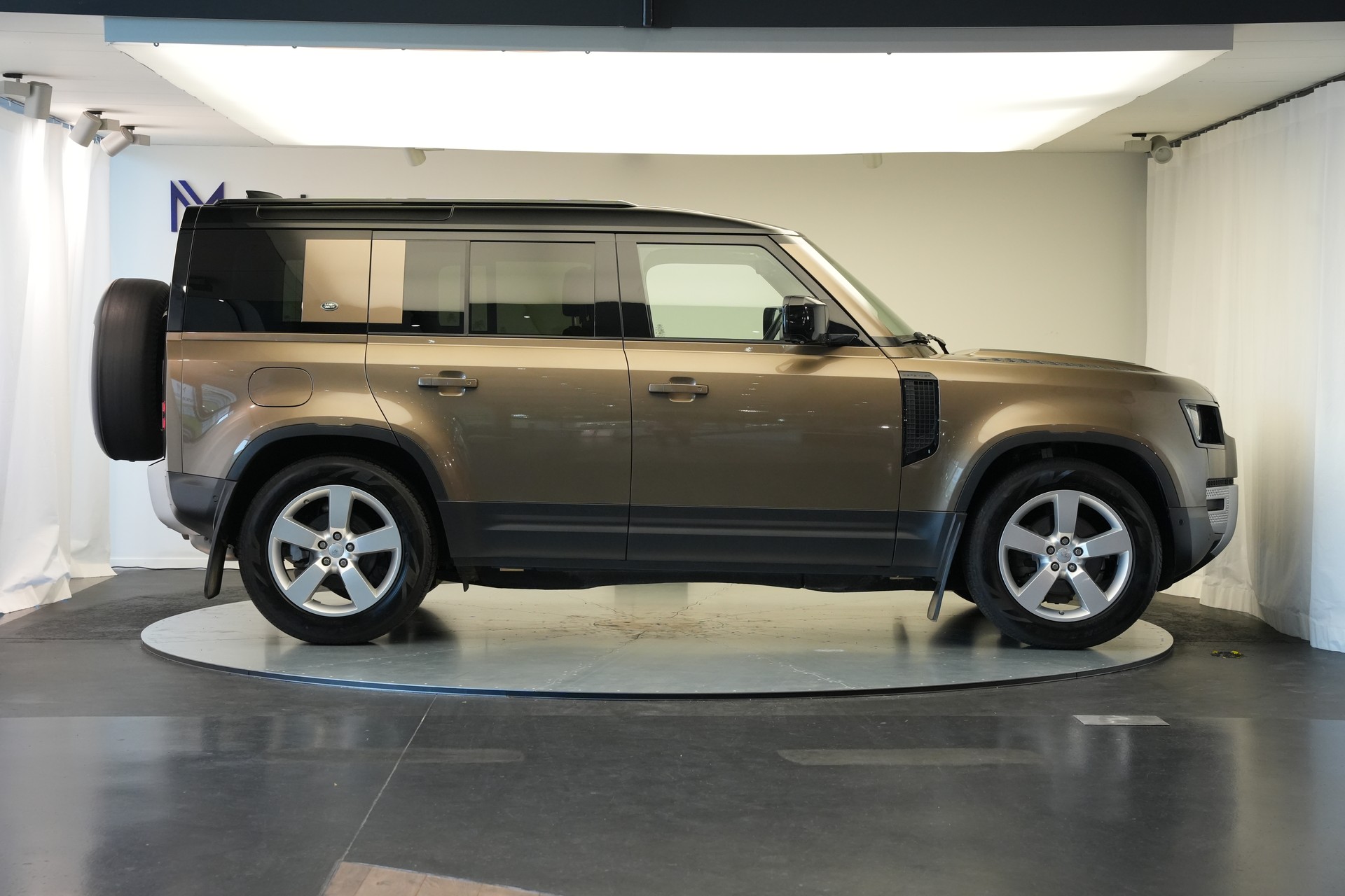 LAND ROVER Defender 110 D240 SD4 First Edition AT8 *CH-Fahrzeug*-showroom-element-3