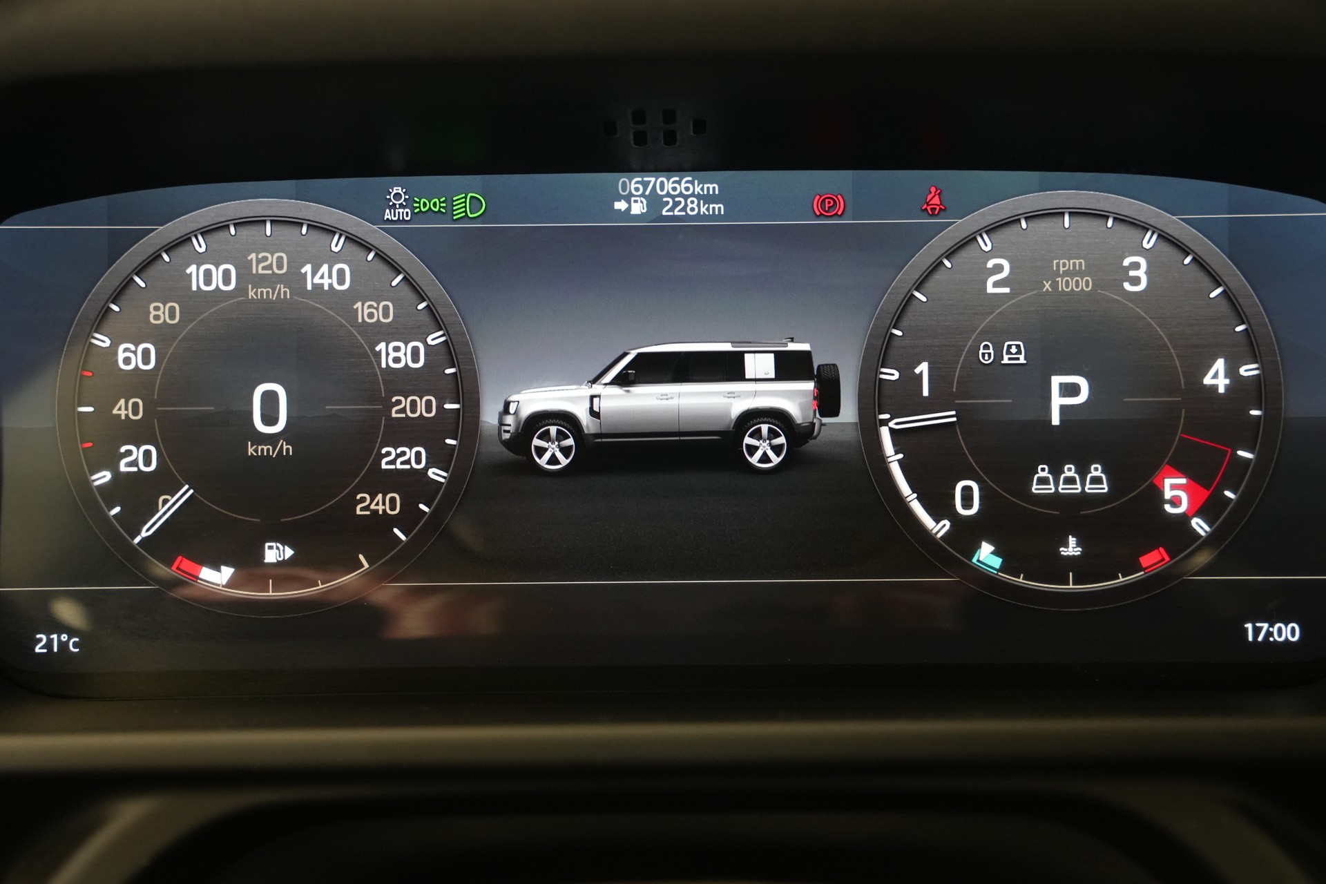 LAND ROVER Defender 110 D240 SD4 First Edition AT8 *CH-Fahrzeug*-image-18