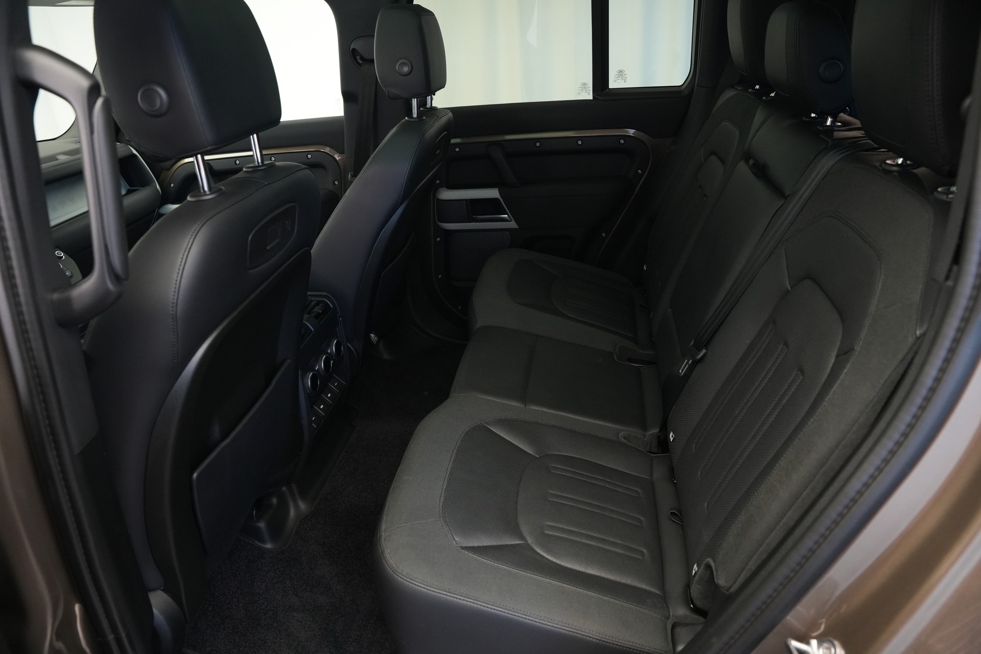 LAND ROVER Defender 110 D240 SD4 First Edition AT8 *CH-Fahrzeug*-image-14