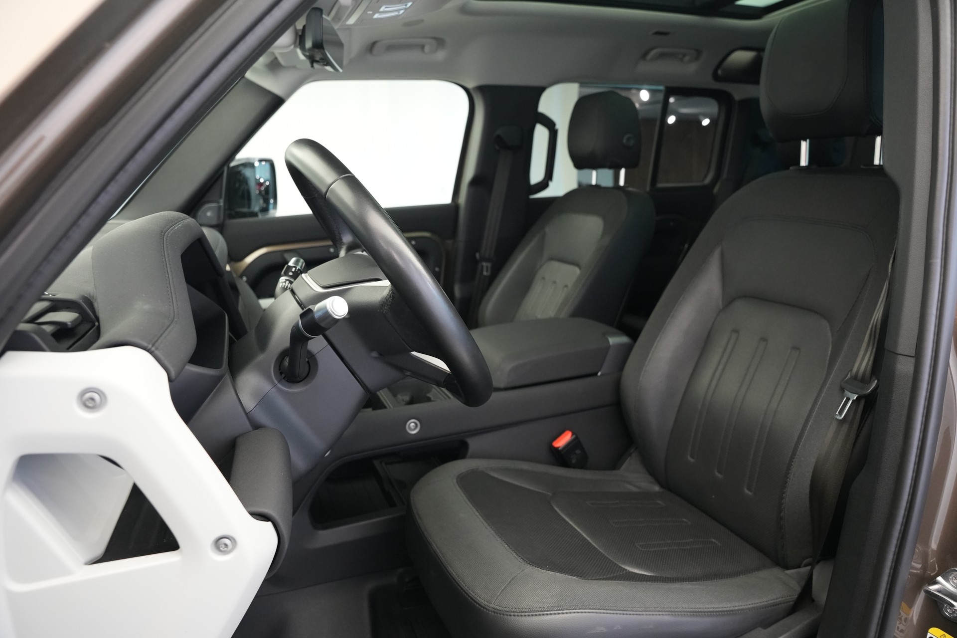 LAND ROVER Defender 110 D240 SD4 First Edition AT8 *CH-Fahrzeug*-image-11