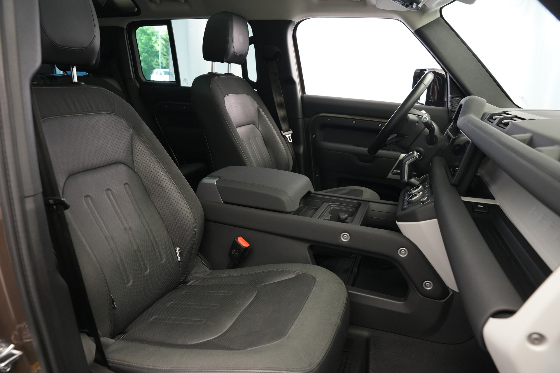 LAND ROVER Defender 110 D240 SD4 First Edition AT8 *CH-Fahrzeug*-image-15