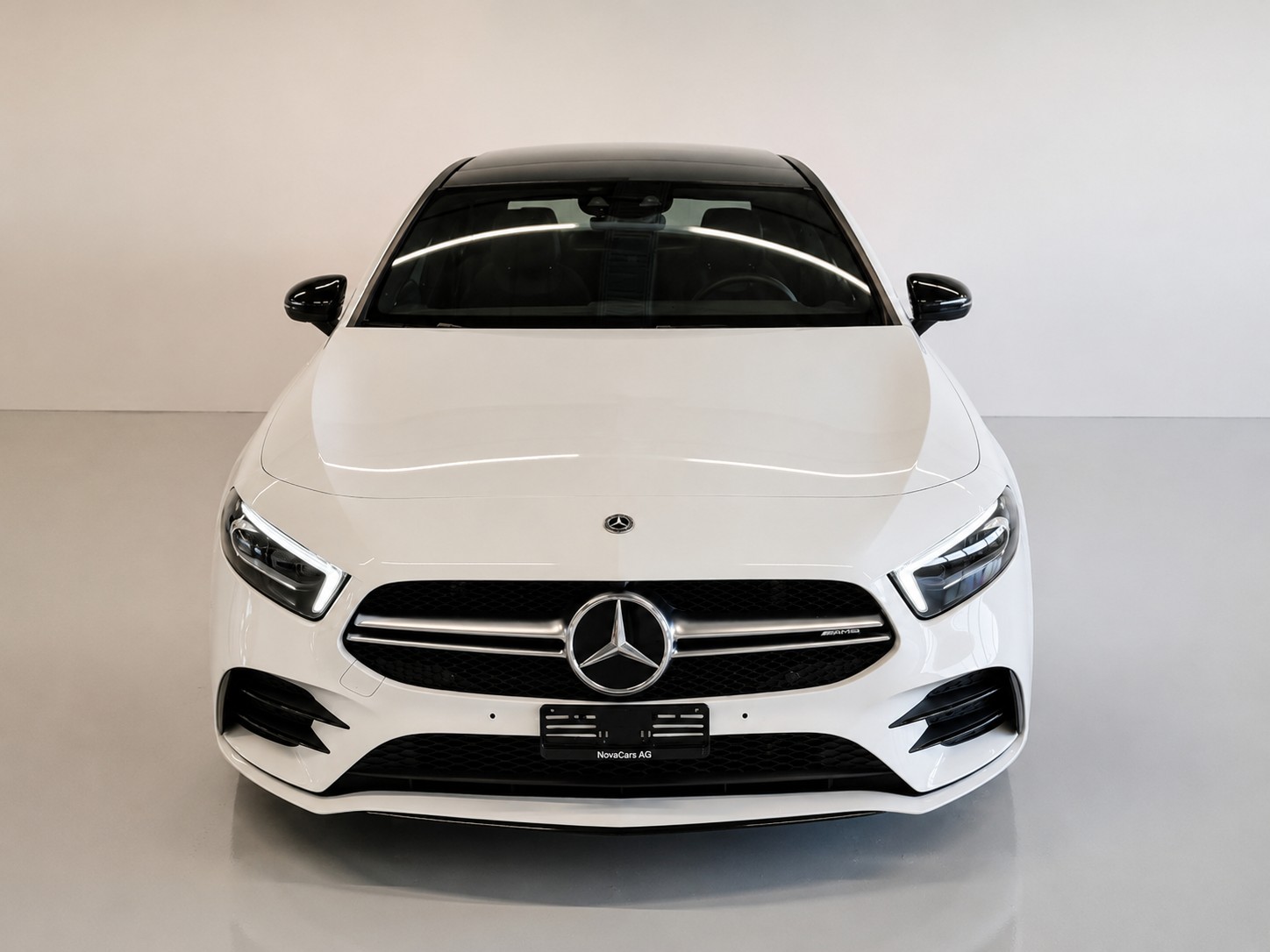 MERCEDES-BENZ A 35 AMG 4Matic Speedshift-image-2