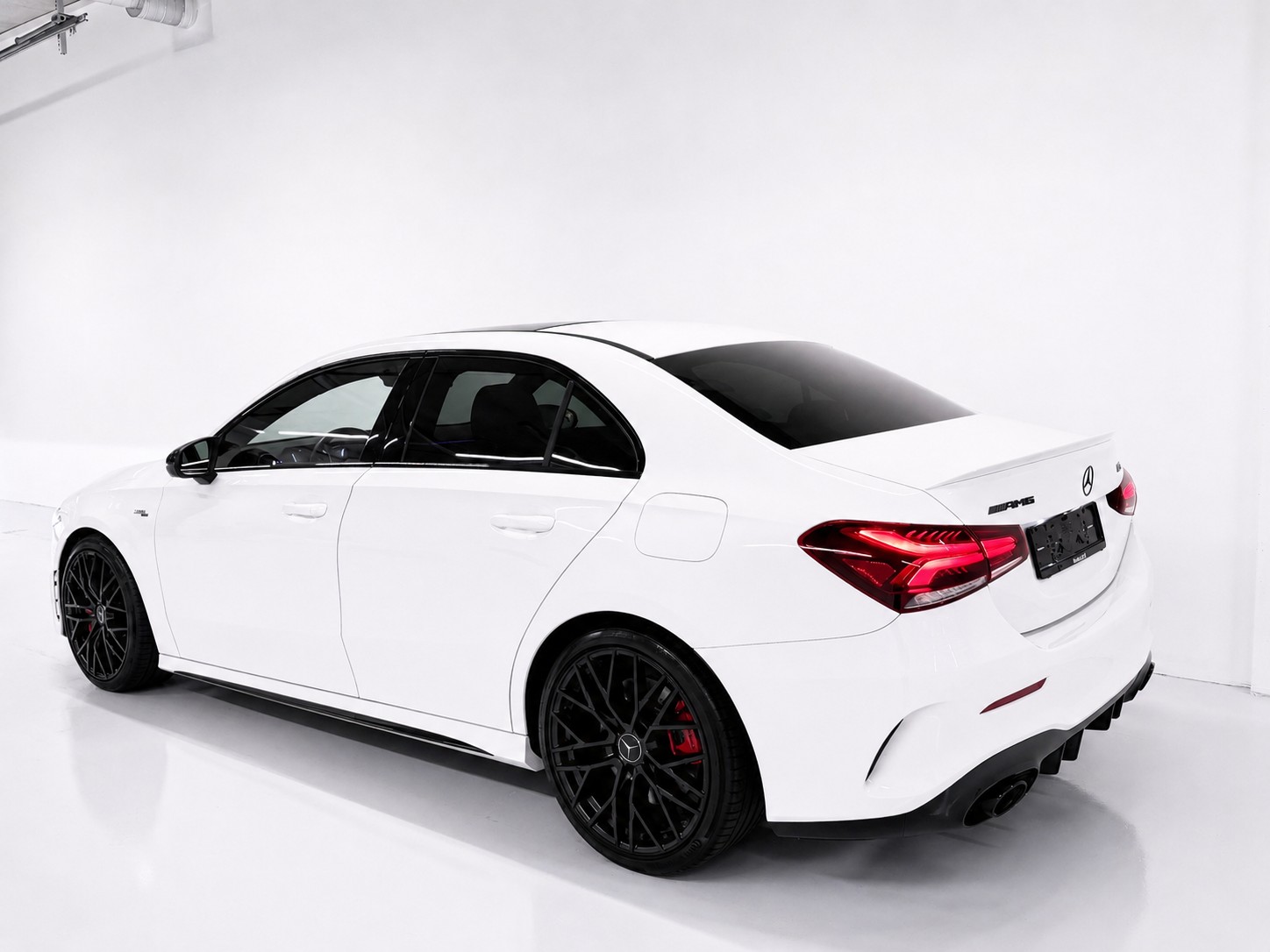 MERCEDES-BENZ A 35 AMG 4Matic Speedshift Limousine-image-12