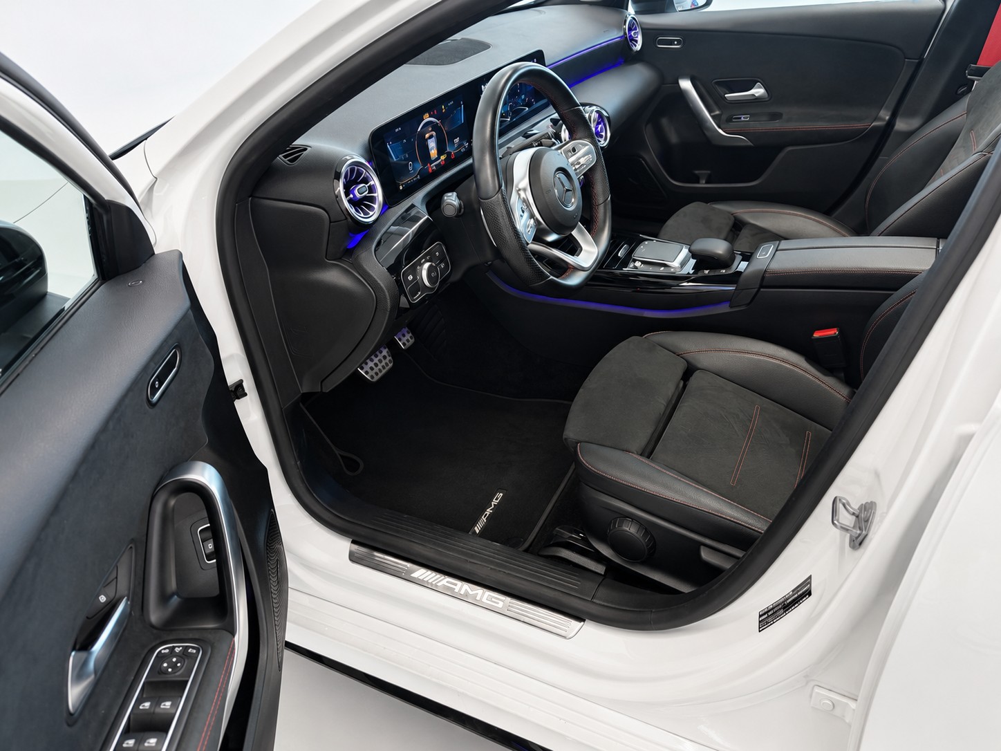 MERCEDES-BENZ A 35 AMG 4Matic Speedshift-image-9