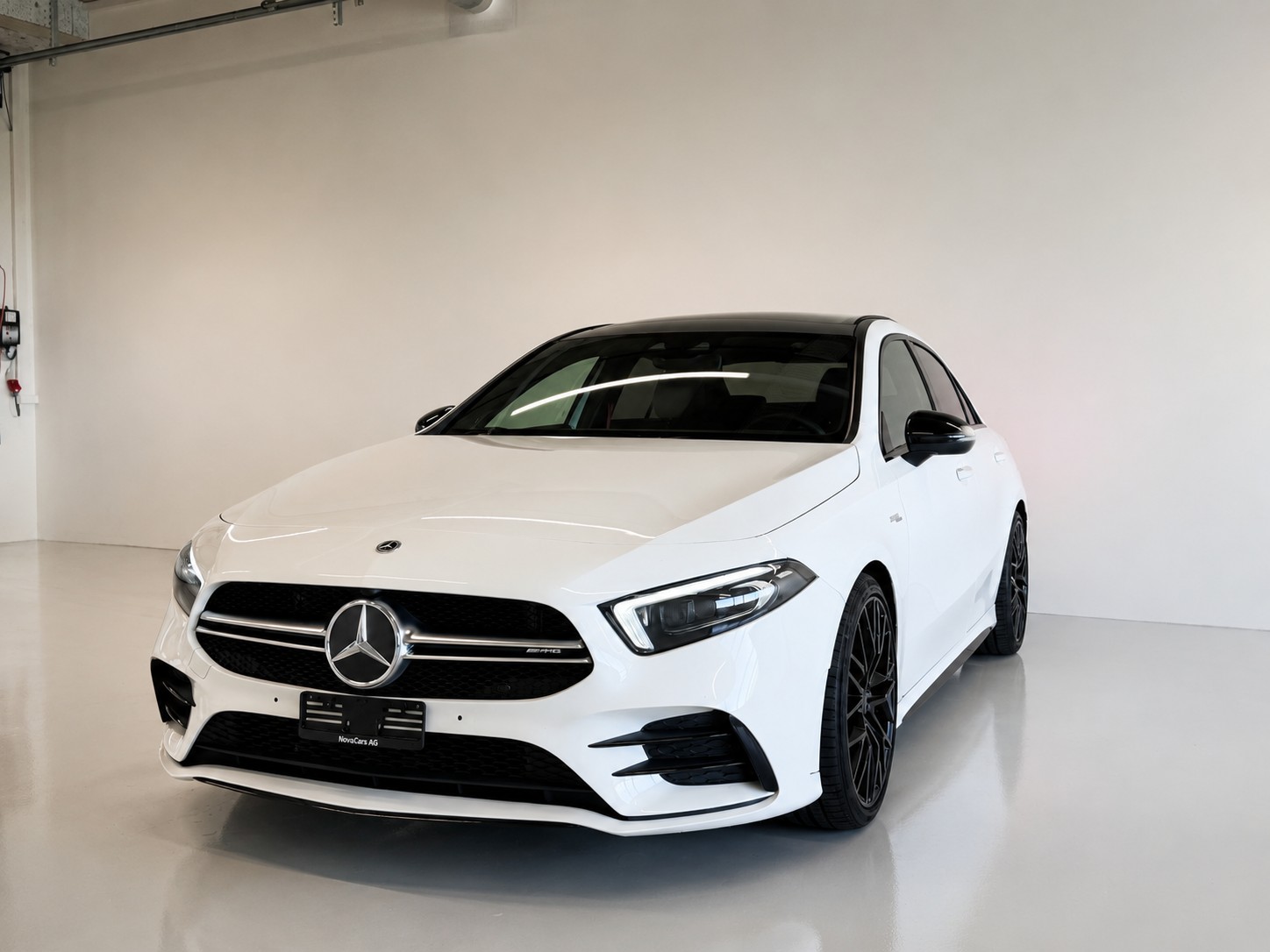 MERCEDES-BENZ A 35 AMG 4Matic Speedshift-image-1