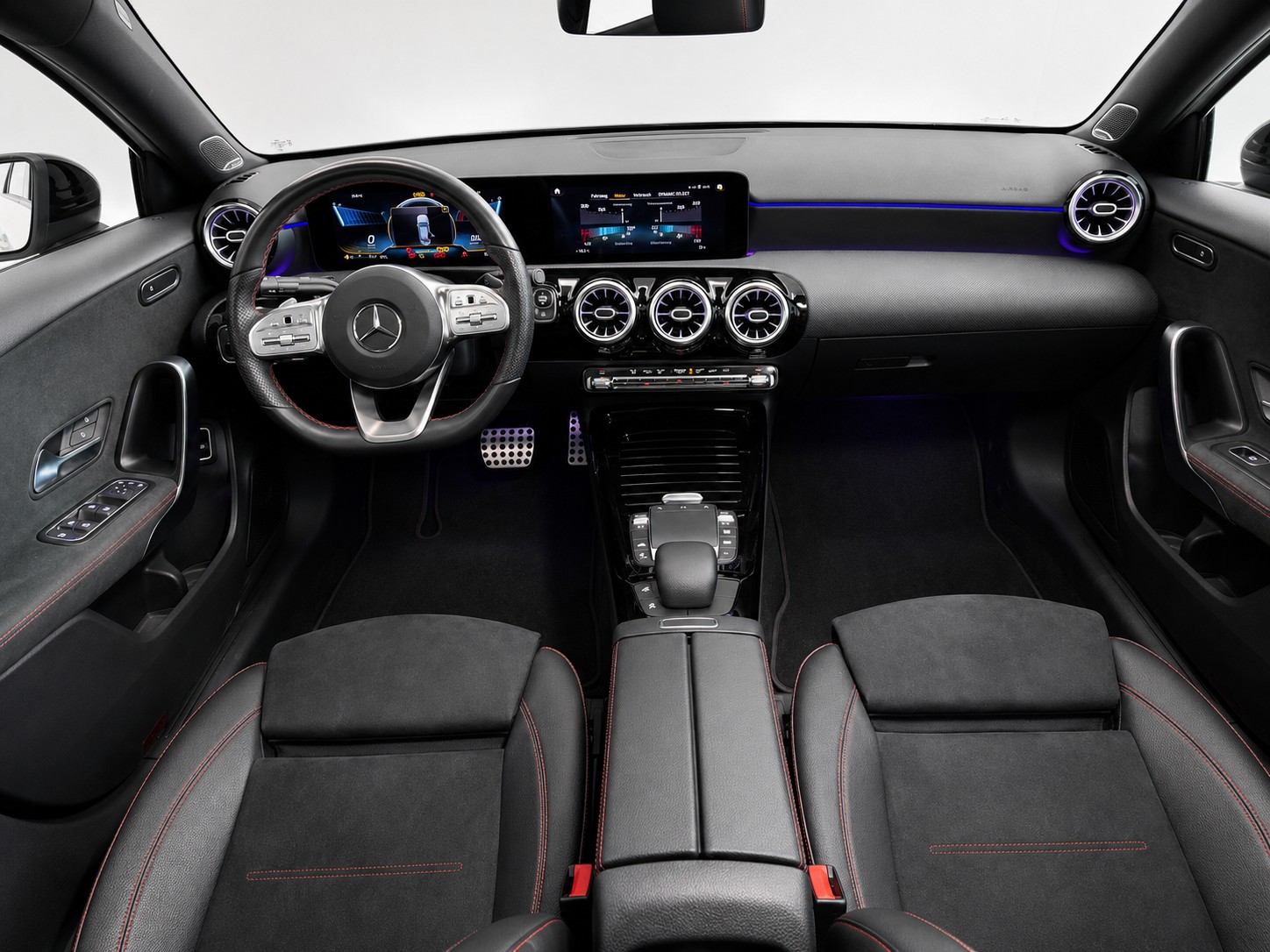 MERCEDES-BENZ A 35 AMG 4Matic Speedshift-image-15