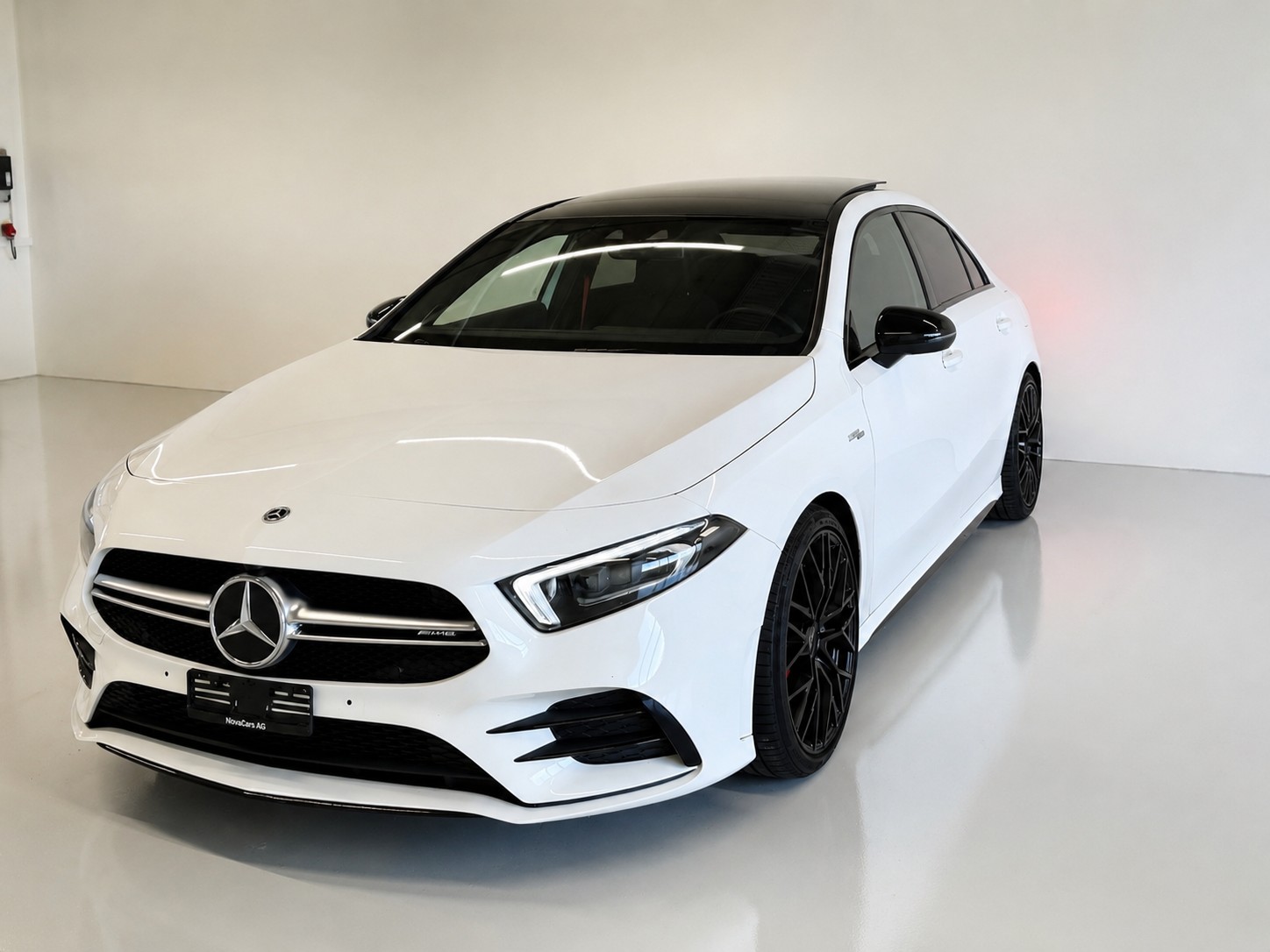 MERCEDES-BENZ A 35 AMG 4Matic Speedshift-image-0
