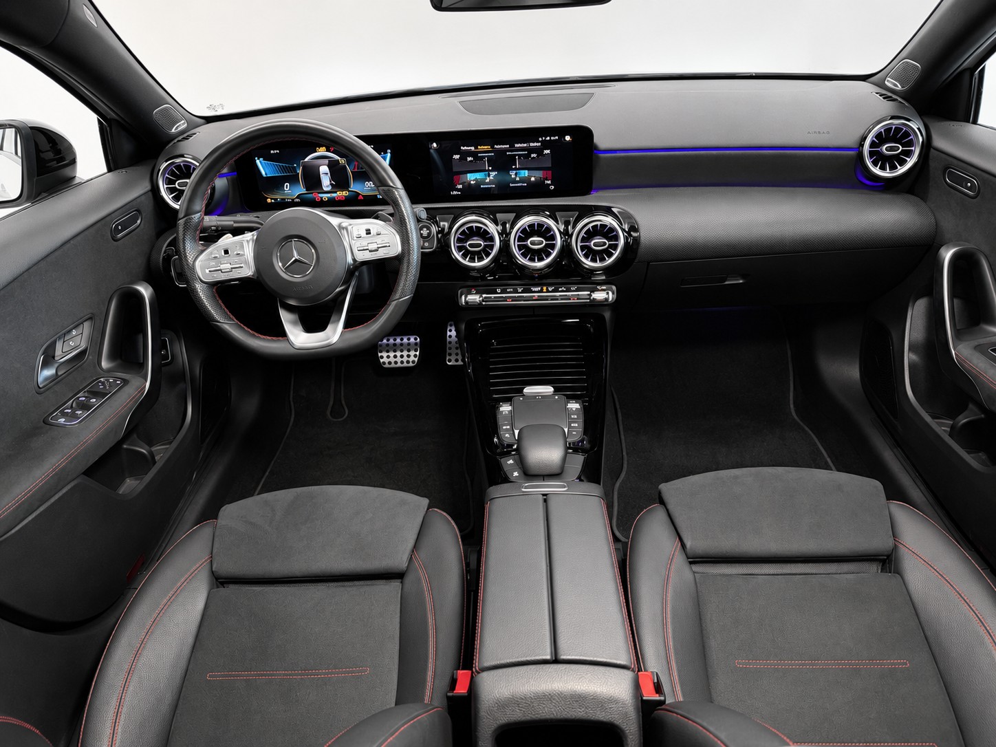 MERCEDES-BENZ A 35 AMG 4Matic Speedshift-image-13