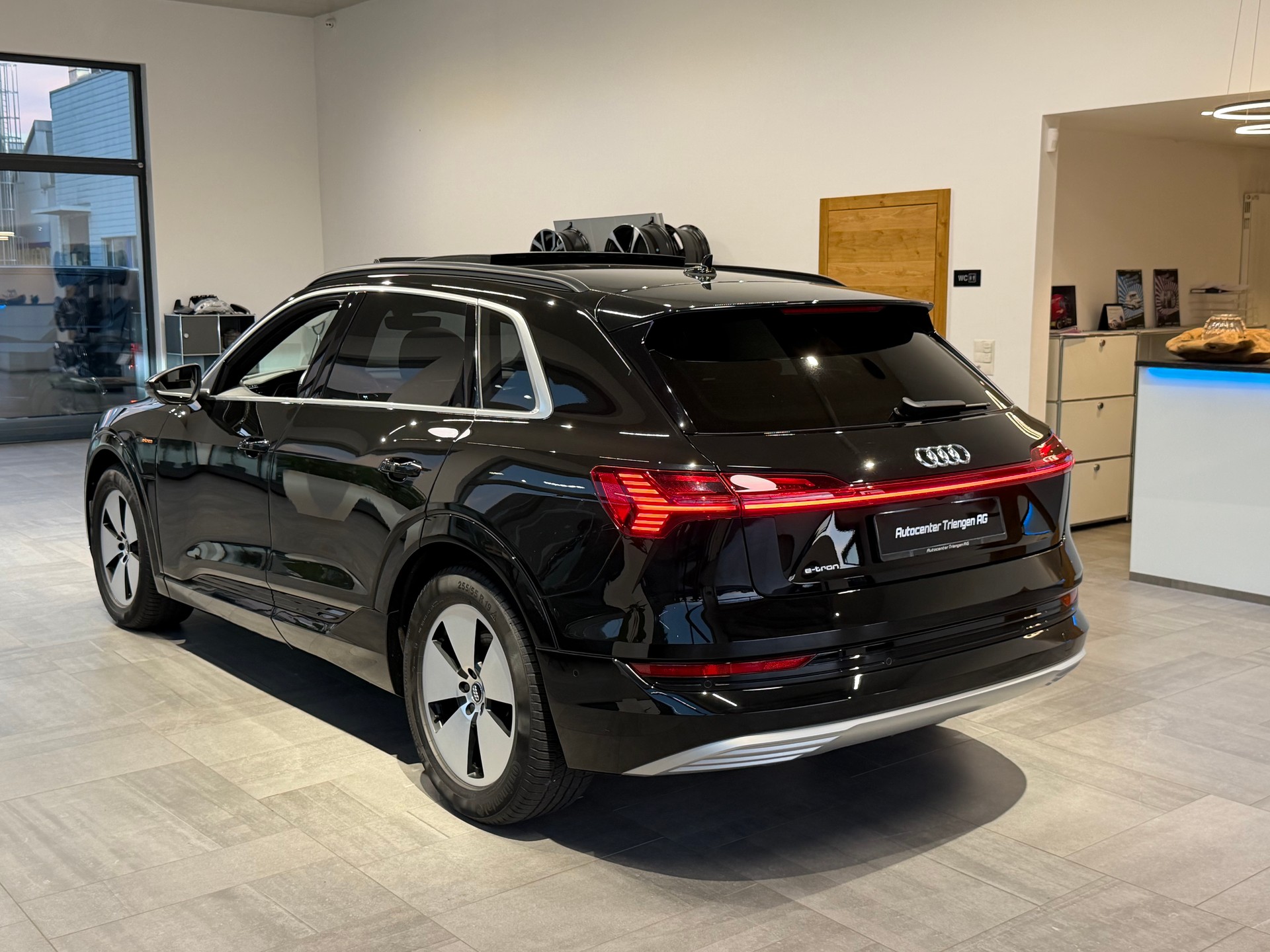 AUDI e-tron 55 Advanced quattro-image-9
