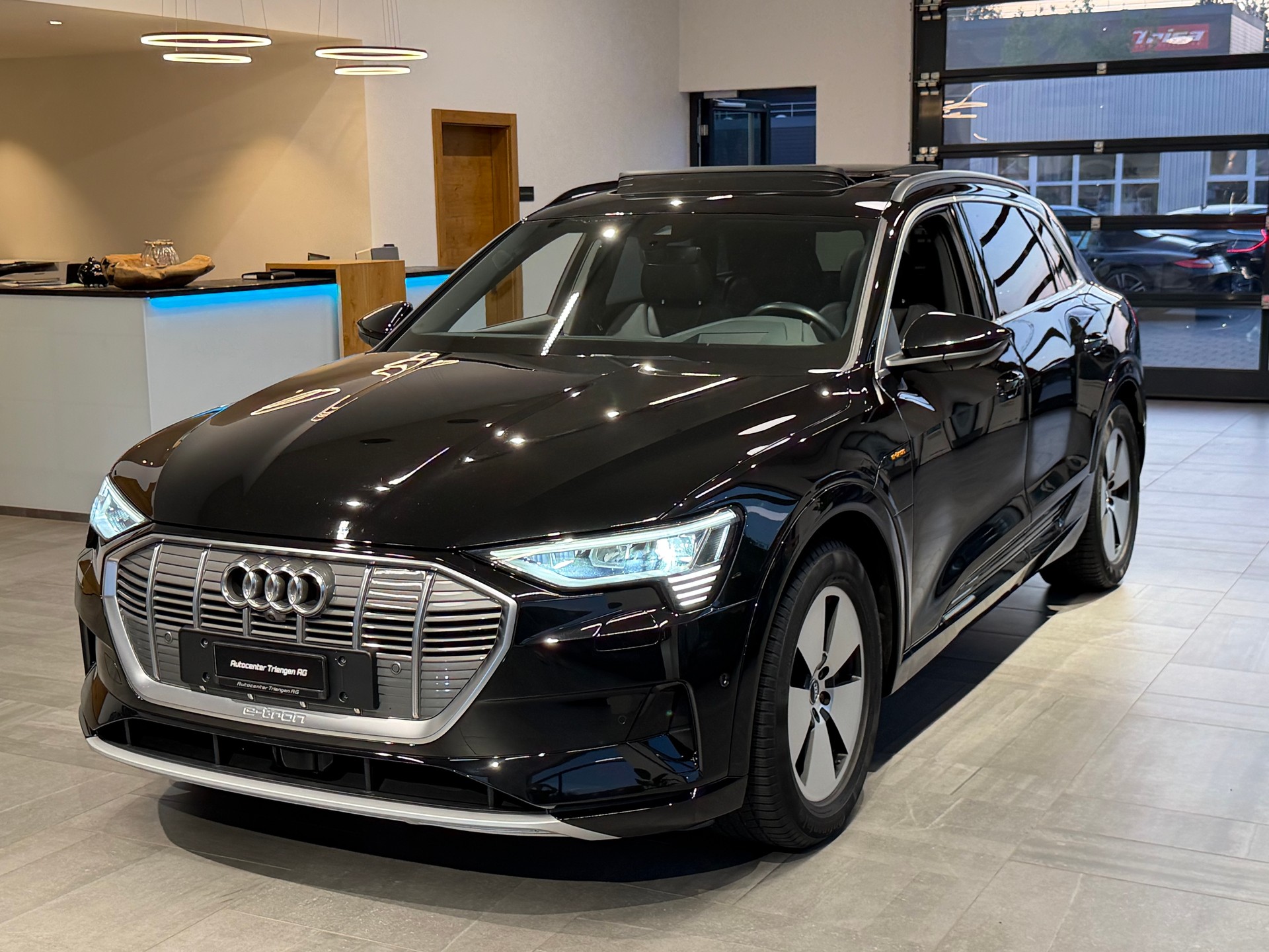 AUDI e-tron 55 Advanced quattro-image-11