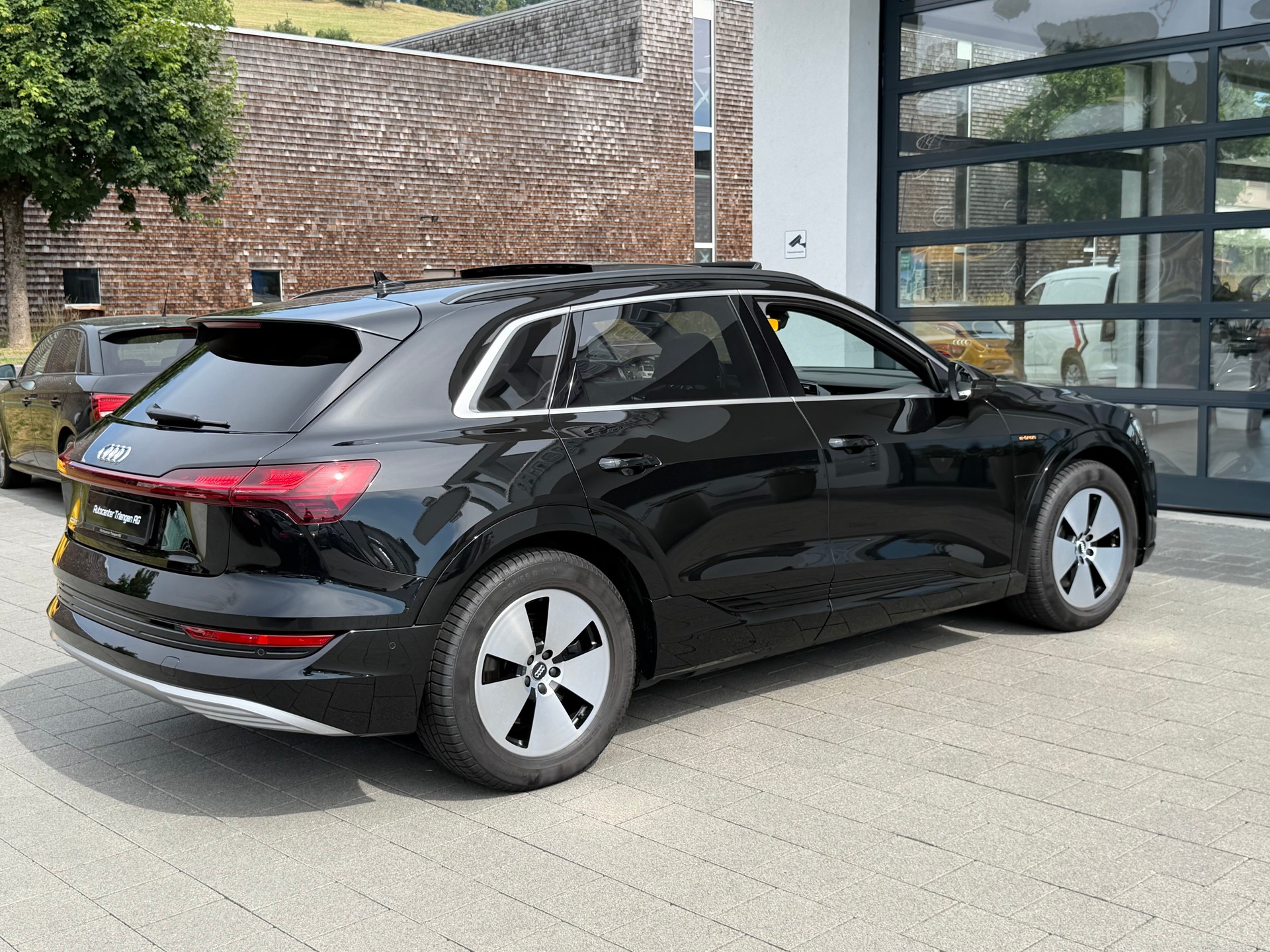 AUDI e-tron 55 Advanced quattro-image-5