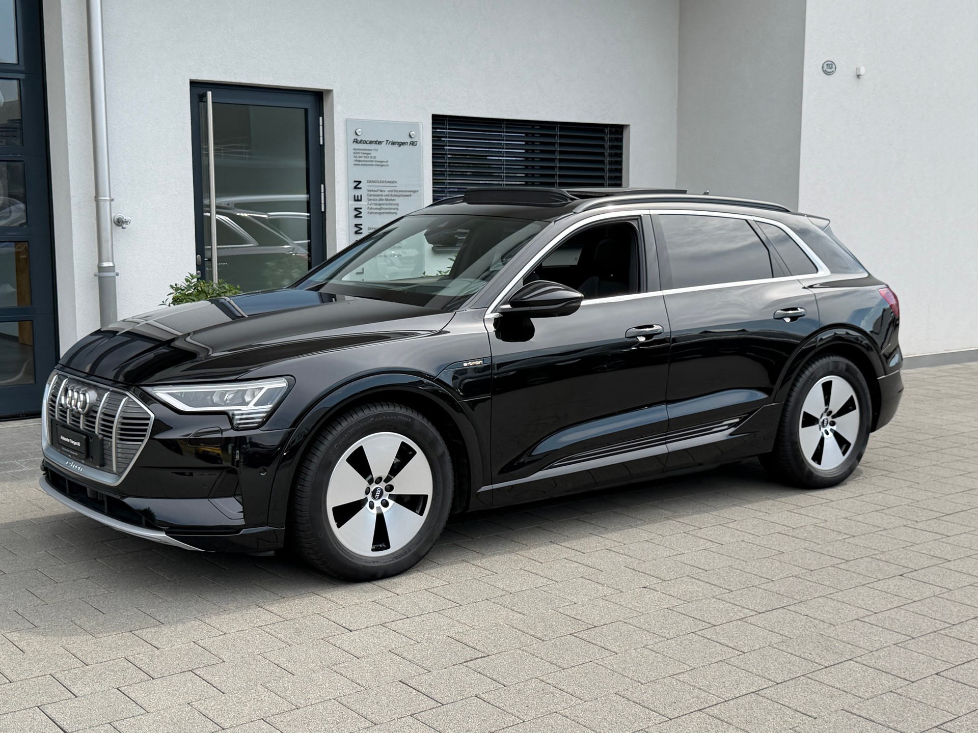 AUDI e-tron 55 Advanced quattro-image-3