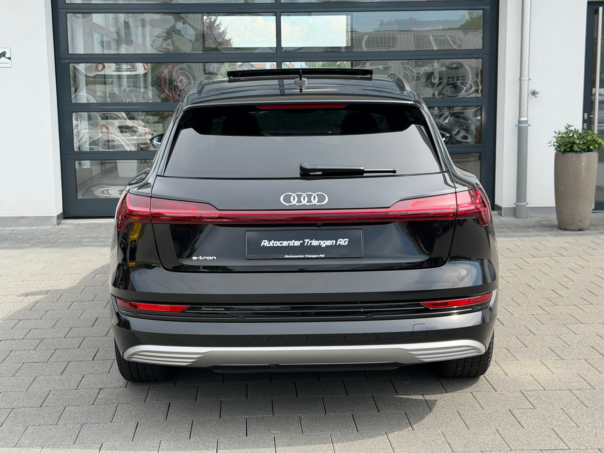 AUDI e-tron 55 Advanced quattro-image-6