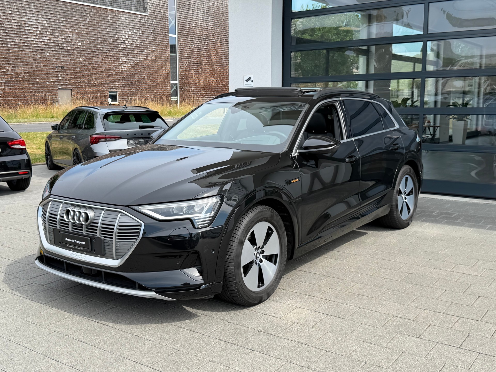 AUDI e-tron 55 Advanced quattro-image-1