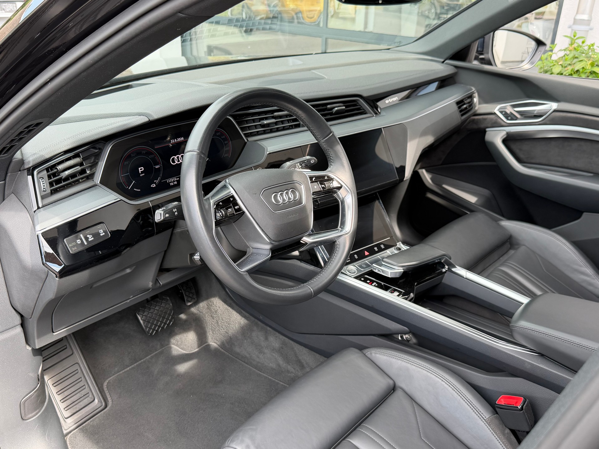 AUDI e-tron 55 Advanced quattro-image-13