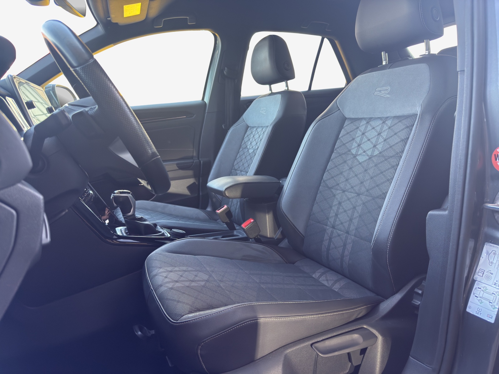 VW T-Roc 2.0 TSI R-Line DSG 4Motion-image-15