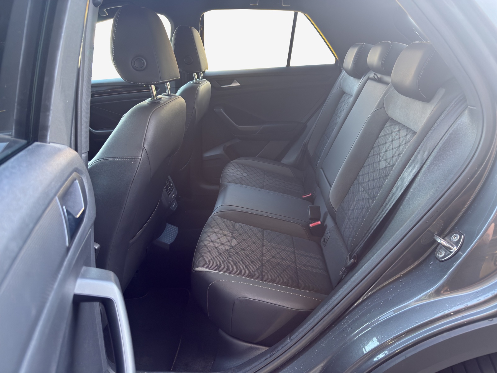 VW T-Roc 2.0 TSI R-Line DSG 4Motion-image-11