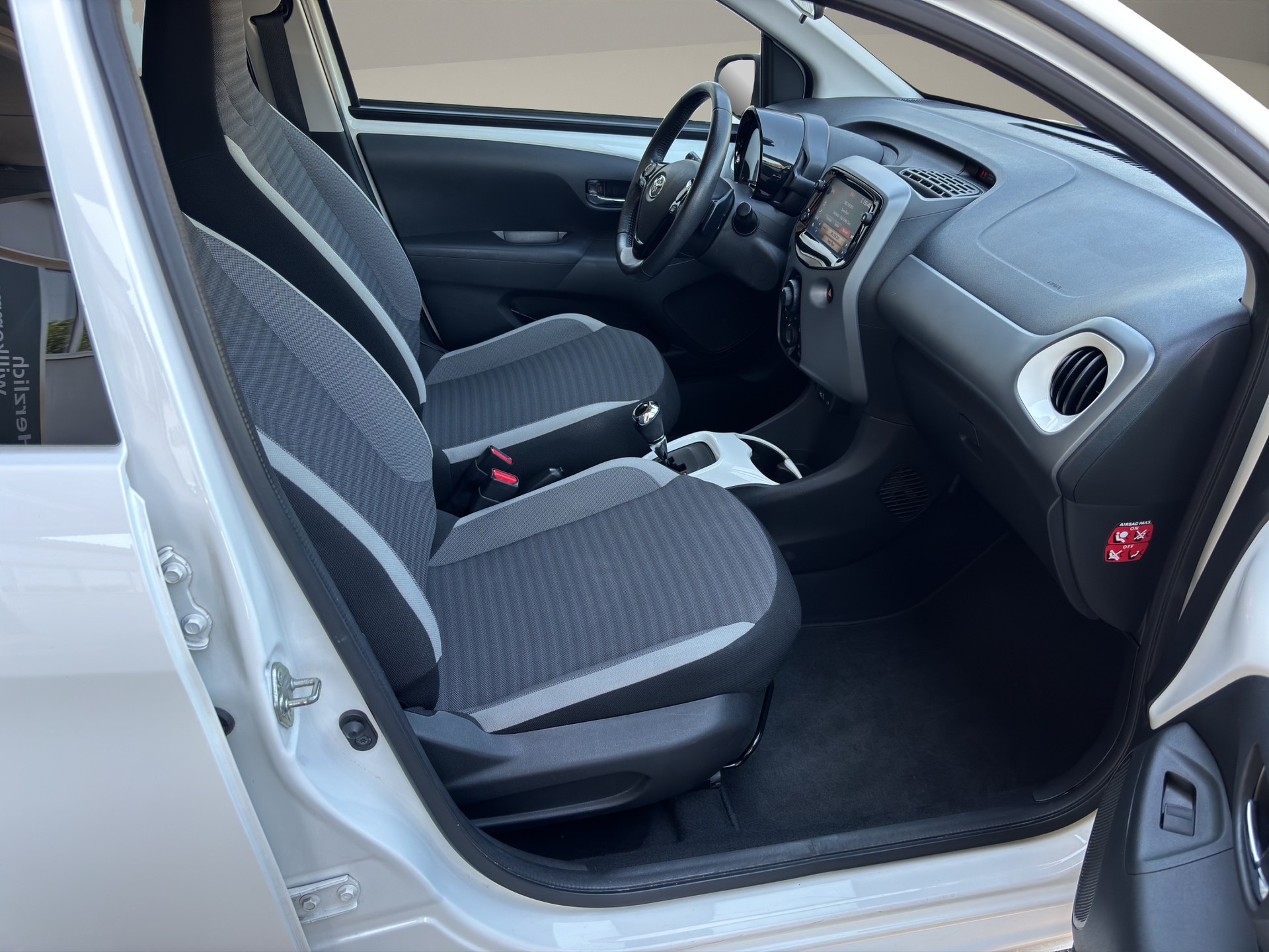 TOYOTA Aygo 1.0 VVT-i Trend X-shift-image-15